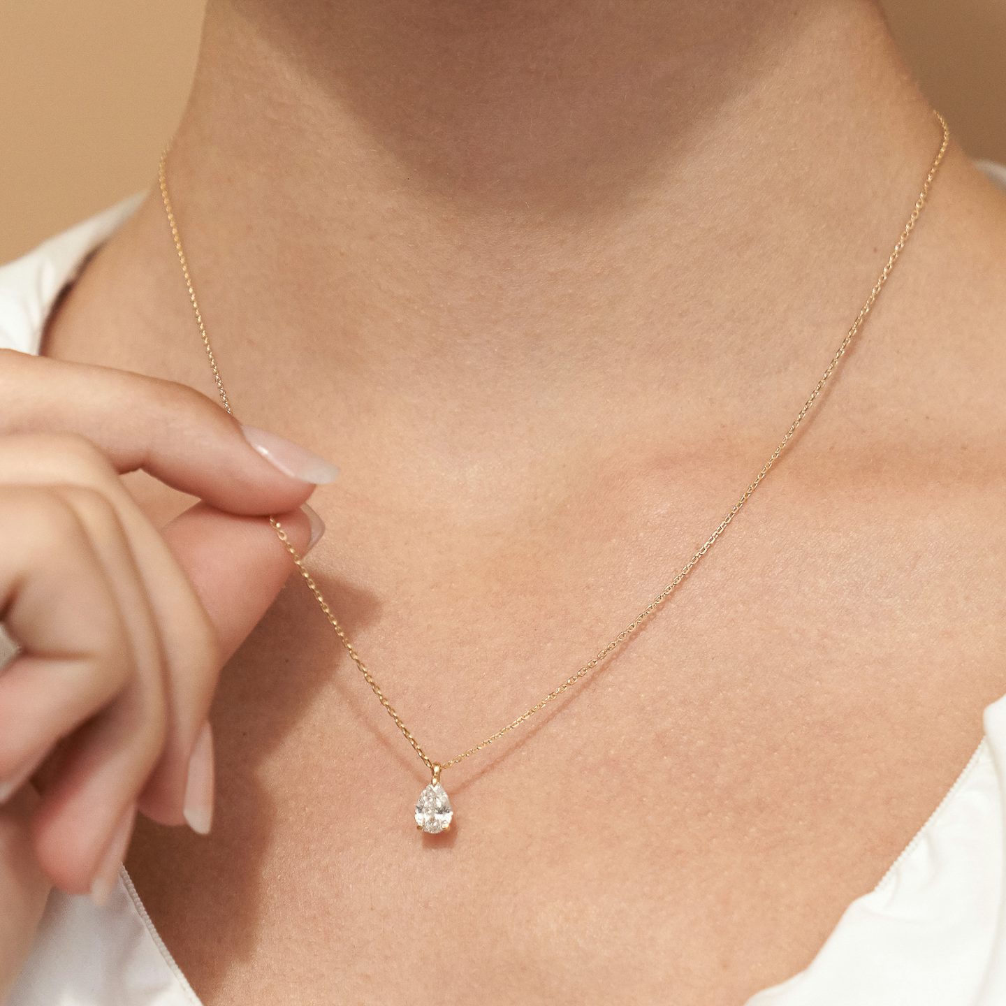 VRAI Solitaire Pendant | Pear | 14k | Yellow Gold | caratWeight: 0.75ct