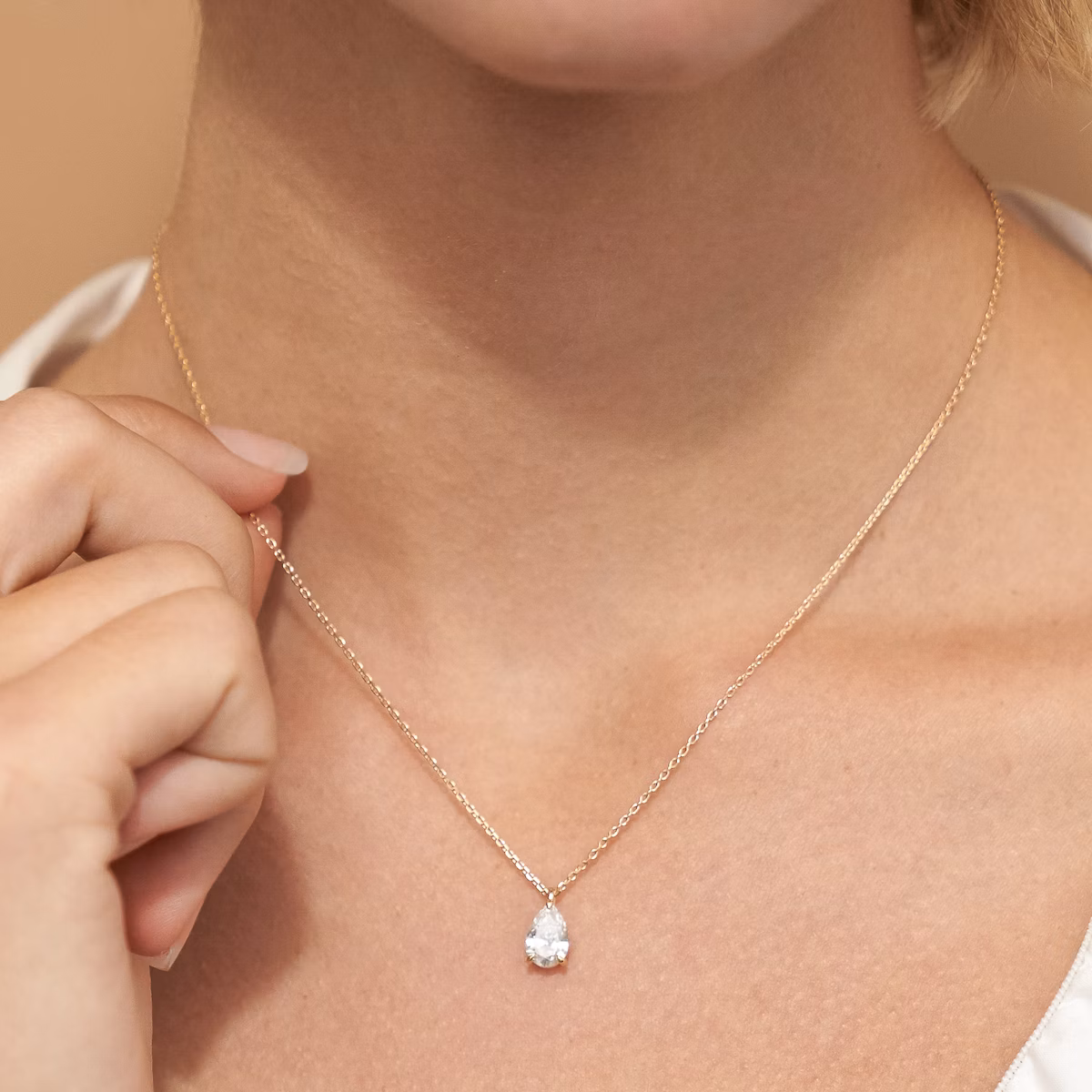 VRAI Solitaire Pendant | Pear | 14k | Yellow Gold | caratWeight: other