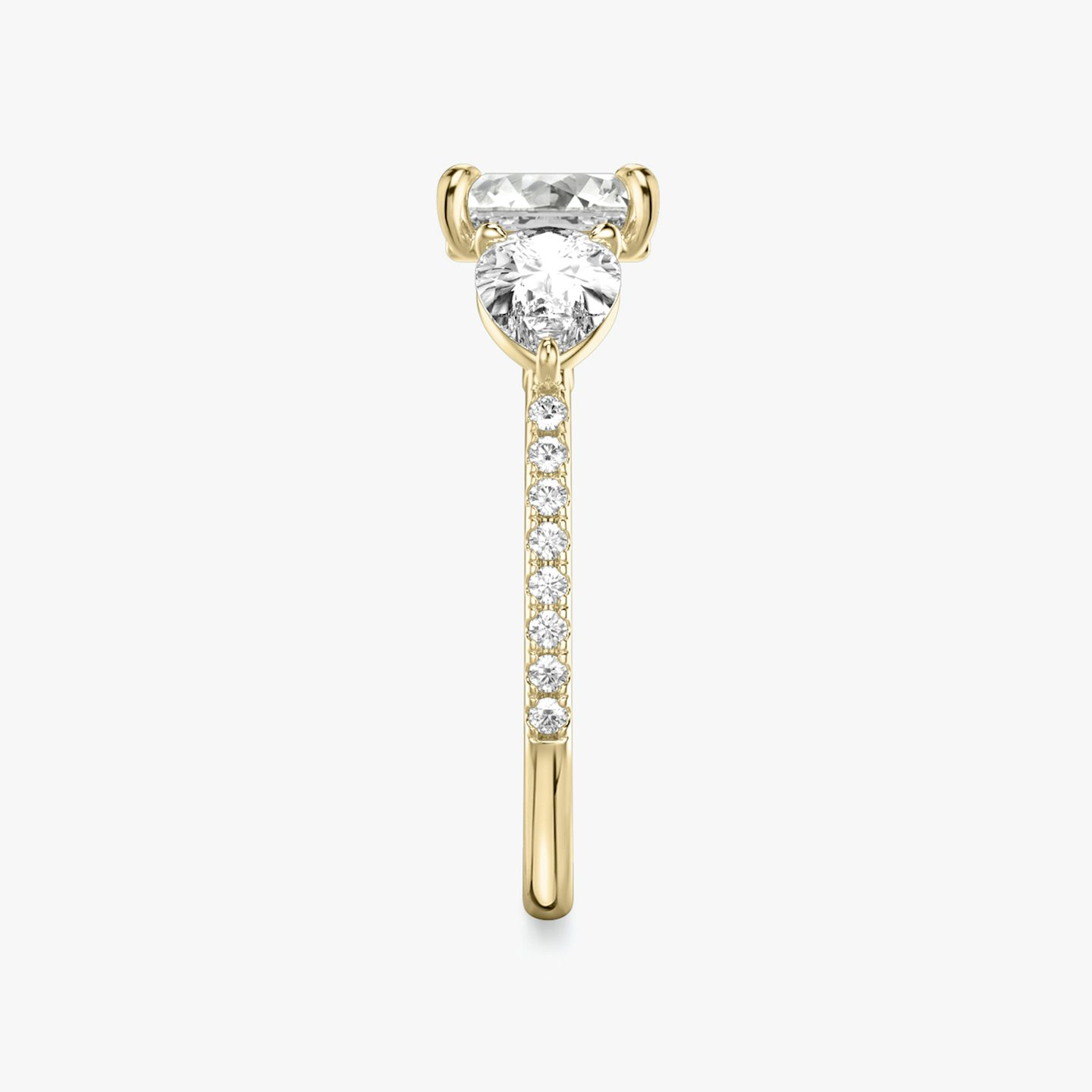 Anillo de compromiso Three Stone | Asscher | 18k | Oro amarillo | bandAccent: Pavé | sideStoneCarat: 0.50ct | sideStoneShape: Pera | diamondOrientation: vertical | caratWeight: other