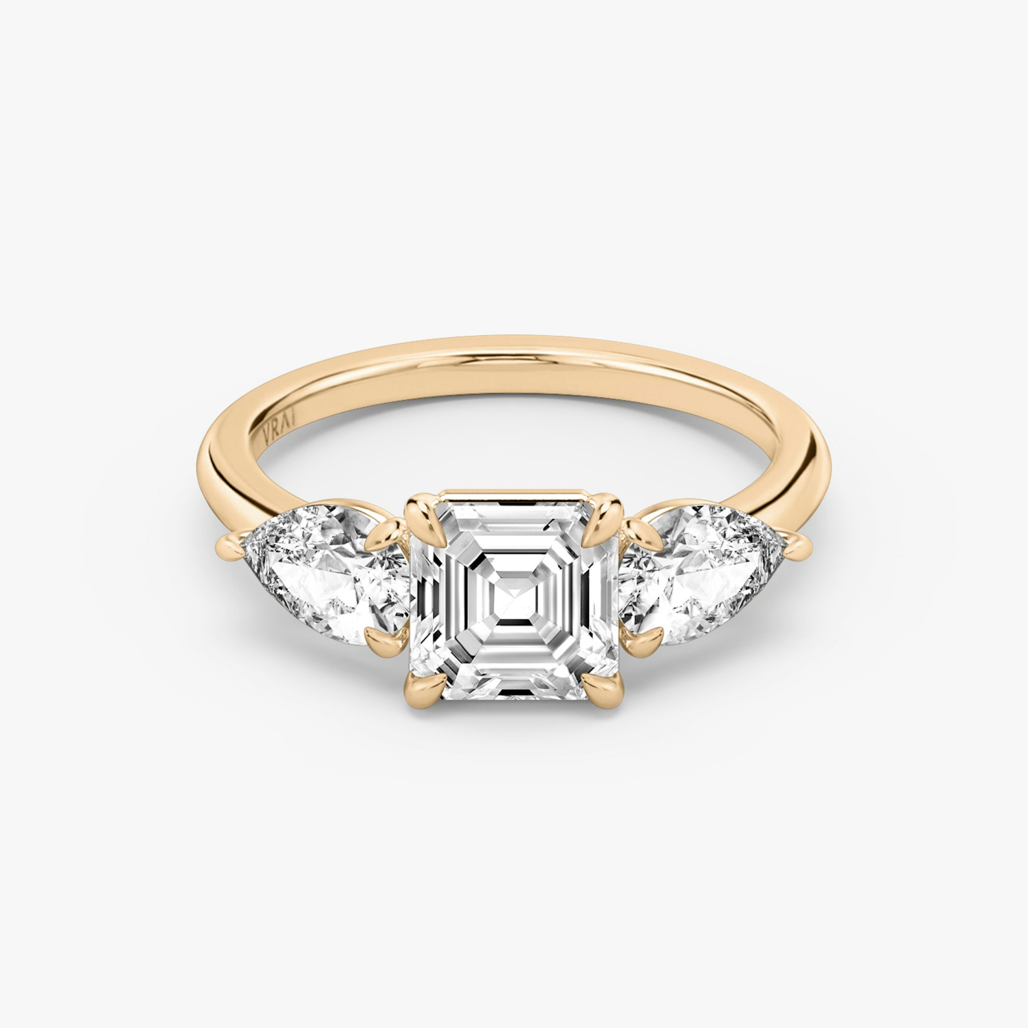 Anillo de compromiso Three Stone | Asscher | 14k | Oro rosa | bandAccent: Simple | sideStoneCarat: 0.50ct | sideStoneShape: Pera | diamondOrientation: vertical | caratWeight: other