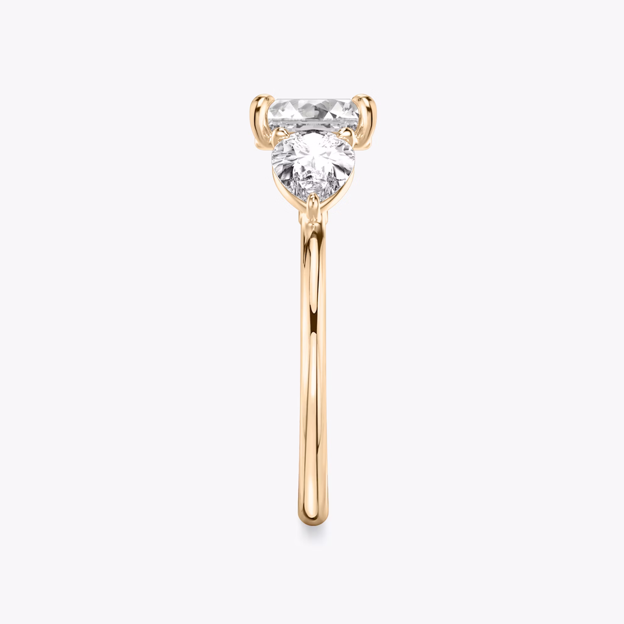 Anillo de compromiso Three Stone | Asscher | 14k | Oro rosa | bandAccent: Simple | sideStoneCarat: 0.50ct | sideStoneShape: Pera | diamondOrientation: vertical | caratWeight: other