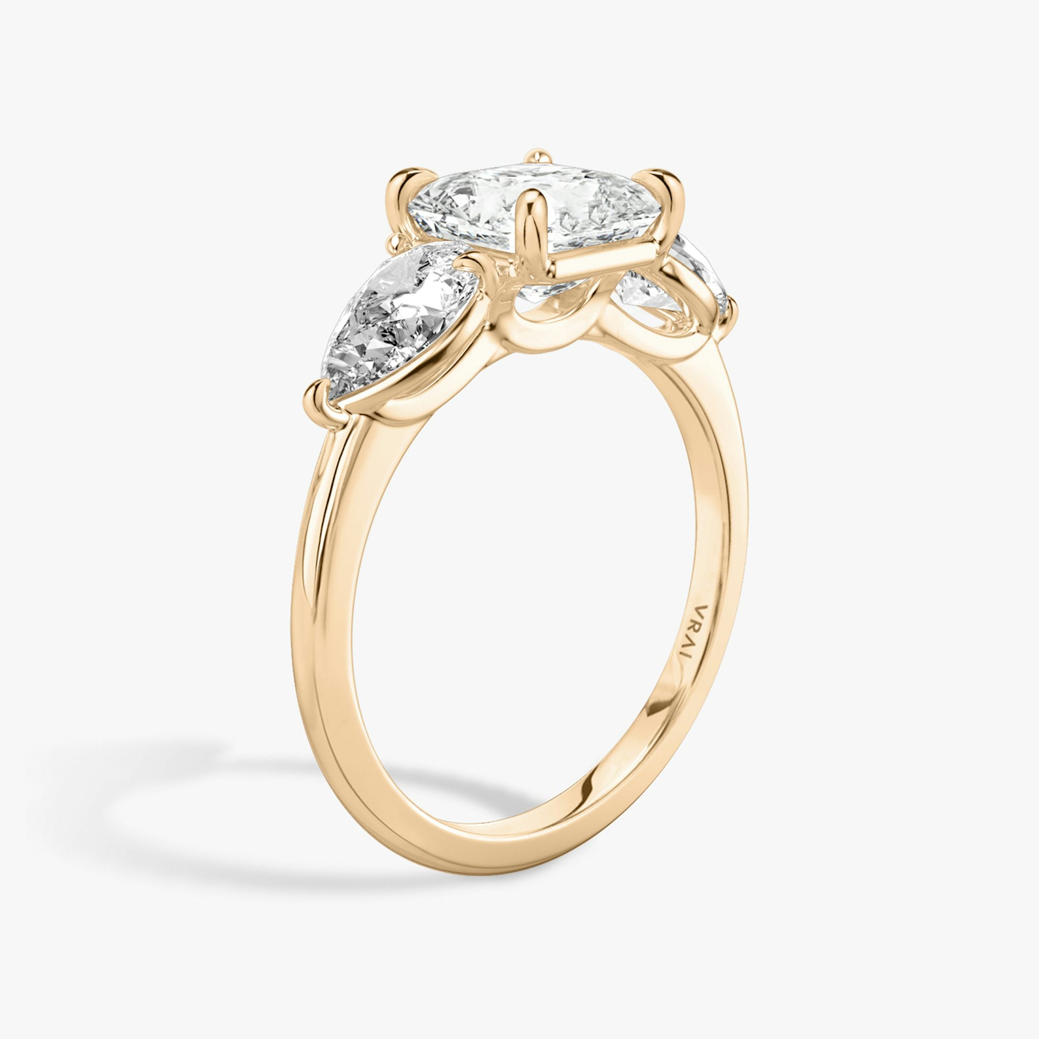 Anillo de compromiso Three Stone | Asscher | 14k | Oro rosa | bandAccent: Simple | sideStoneCarat: 0.50ct | sideStoneShape: Pera | diamondOrientation: vertical | caratWeight: other