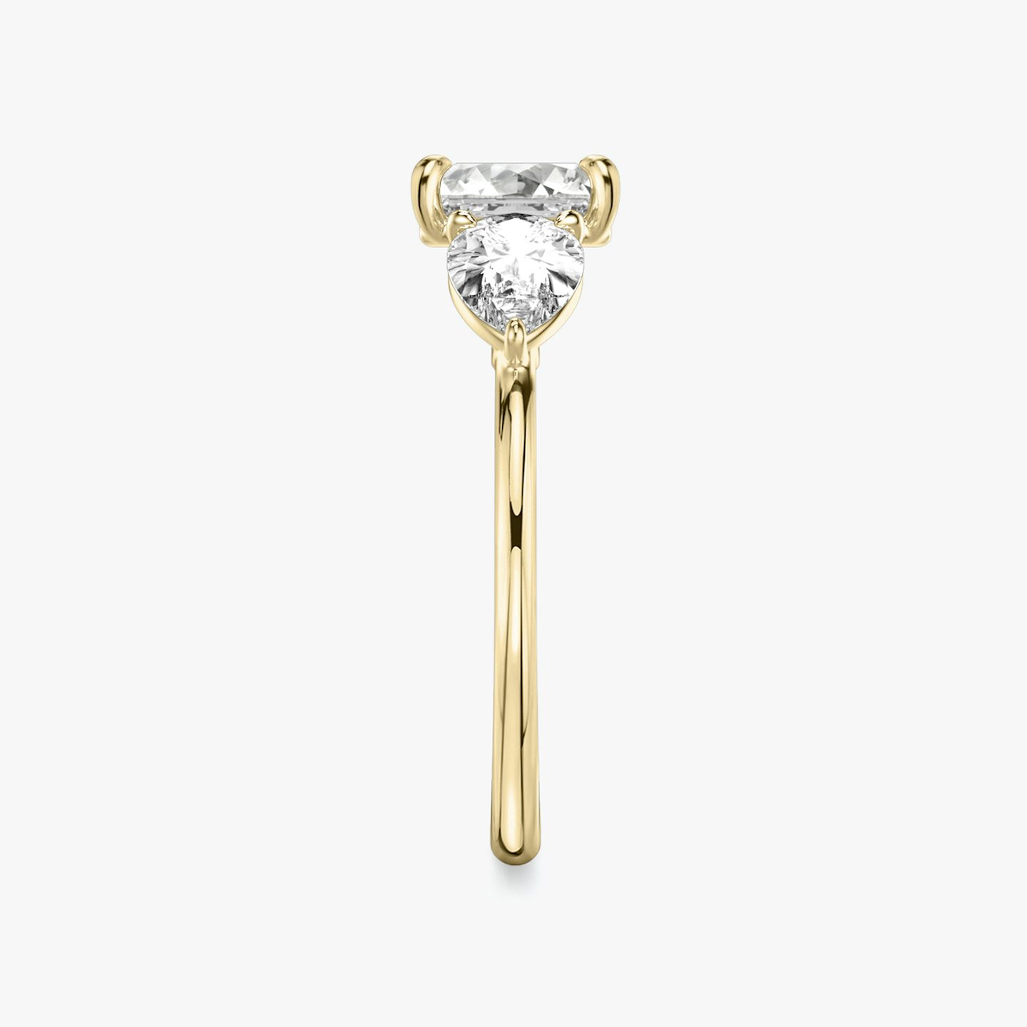 Three Stone | Asscher | 18k | Gelbgold | bandAccent: Ohne Pavé-Besatz | sideStoneCarat: 0.50ct | sideStoneShape: Tropfen | diamondOrientation: vertical | caratWeight: other