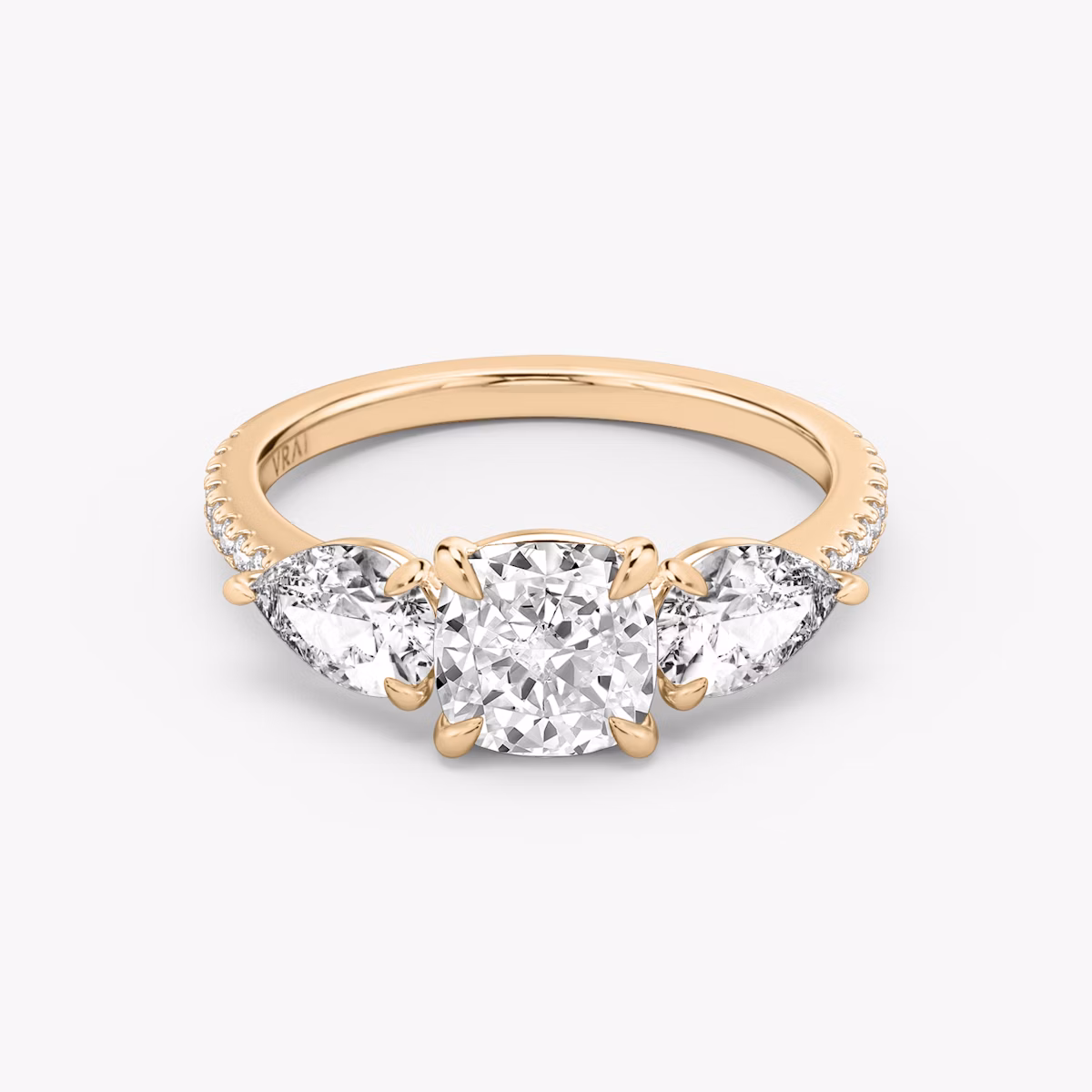Three Stone | Cushion | 14k | Roségold | bandAccent: Mit Pavé-Besatz | sideStoneCarat: 0.50ct | sideStoneShape: Tropfen | diamondOrientation: vertical | caratWeight: other