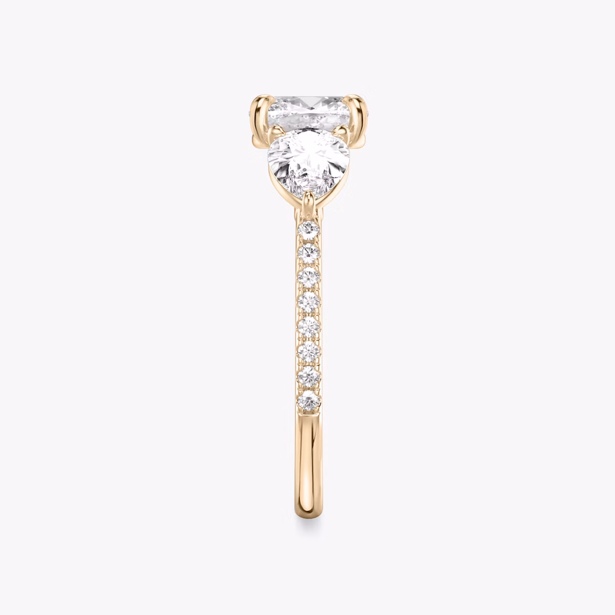 Three Stone | Cushion | 14k | Roségold | bandAccent: Mit Pavé-Besatz | sideStoneCarat: 0.50ct | sideStoneShape: Tropfen | diamondOrientation: vertical | caratWeight: other
