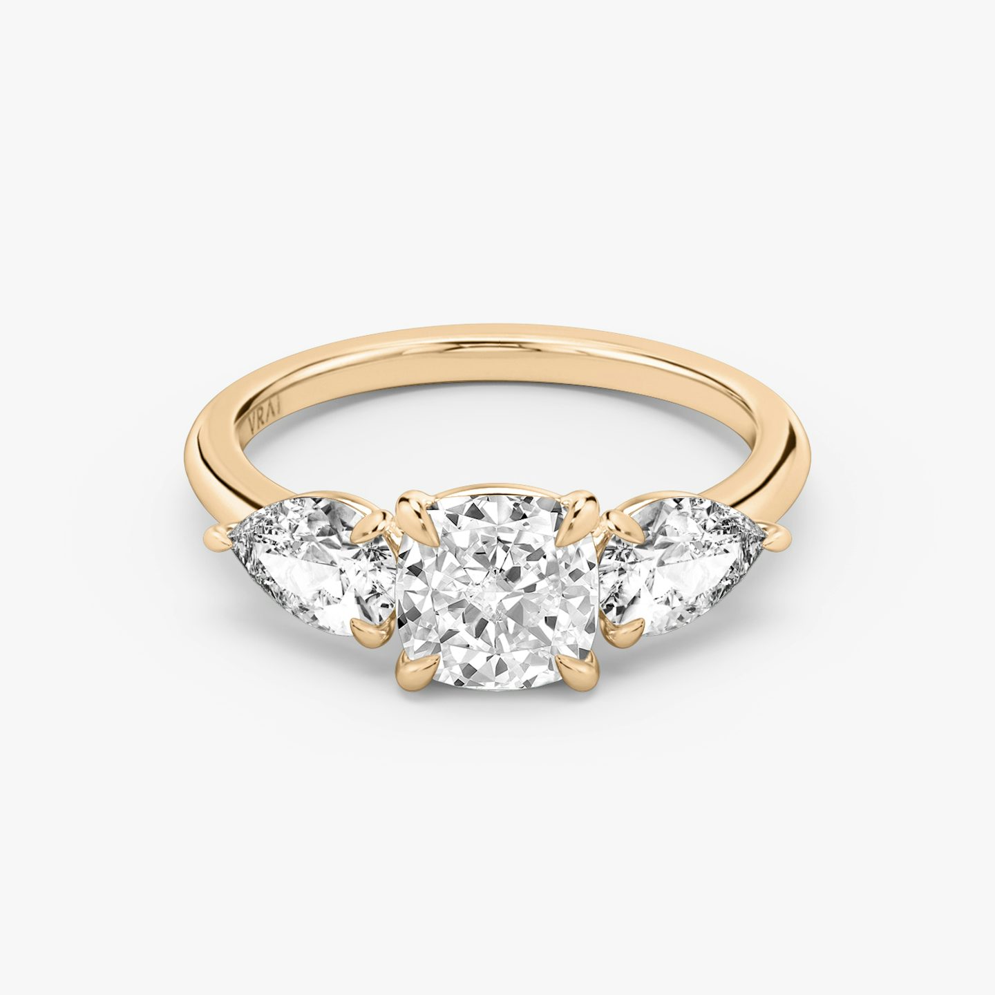 Three Stone | Cushion | 14k | Roségold | bandAccent: Ohne Pavé-Besatz | sideStoneCarat: 0.50ct | sideStoneShape: Tropfen | diamondOrientation: vertical | caratWeight: other