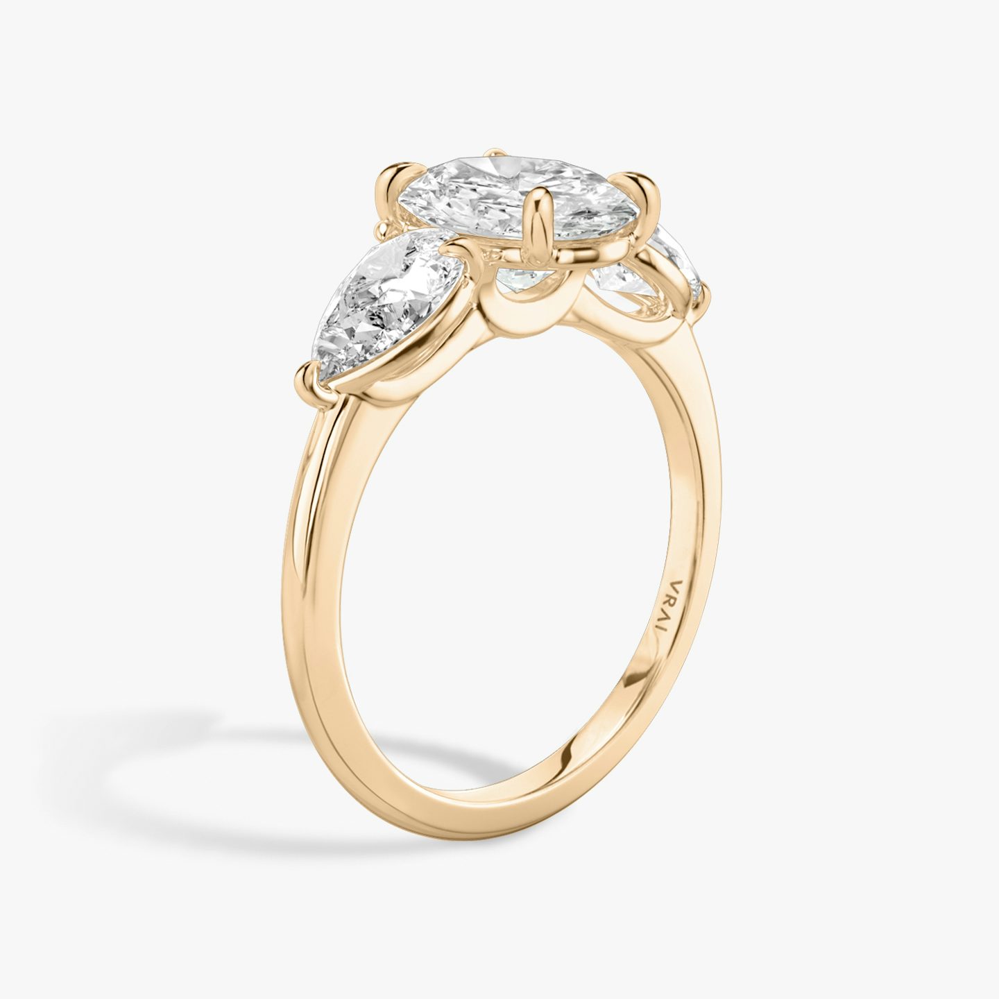 Three Stone | Oval | 14k | Roségold | bandAccent: Ohne Pavé-Besatz | sideStoneCarat: 0.50ct | sideStoneShape: Tropfen | diamondOrientation: vertical | caratWeight: other