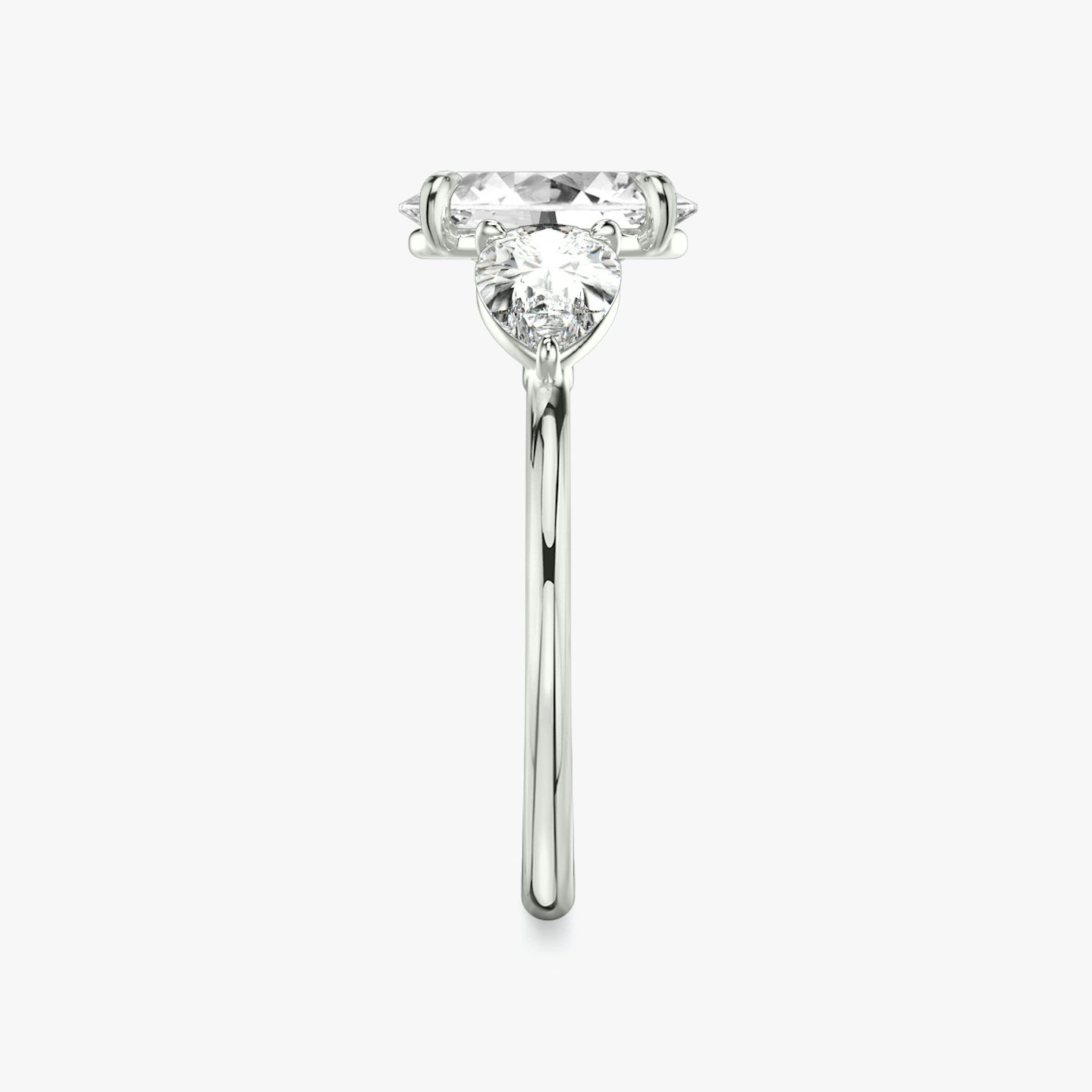 Three Stone | Oval | 18k | Weißgold | bandAccent: Ohne Pavé-Besatz | sideStoneCarat: 0.50ct | sideStoneShape: Tropfen | diamondOrientation: vertical | caratWeight: other