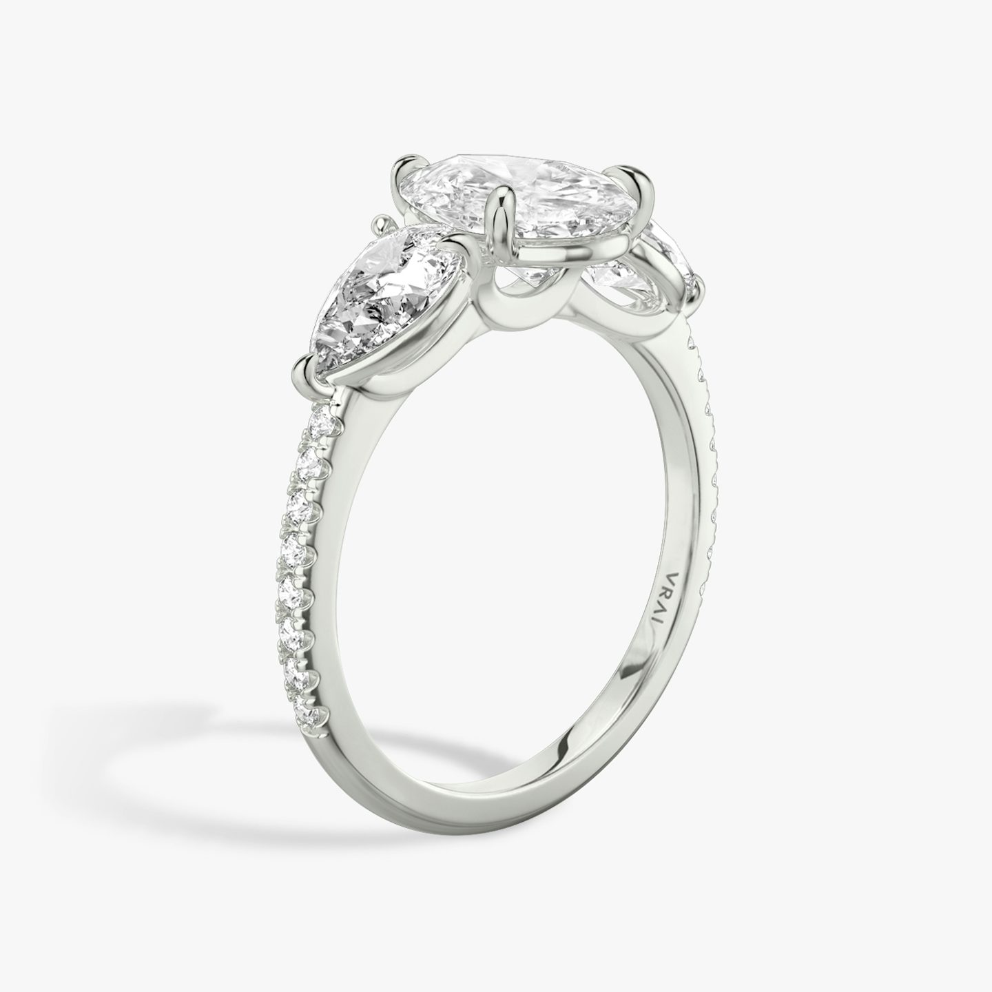 Three Stone | Tropfen | 18k | Weißgold | bandAccent: Mit Pavé-Besatz | sideStoneCarat: 0.50ct | sideStoneShape: Tropfen | diamondOrientation: vertical | caratWeight: other