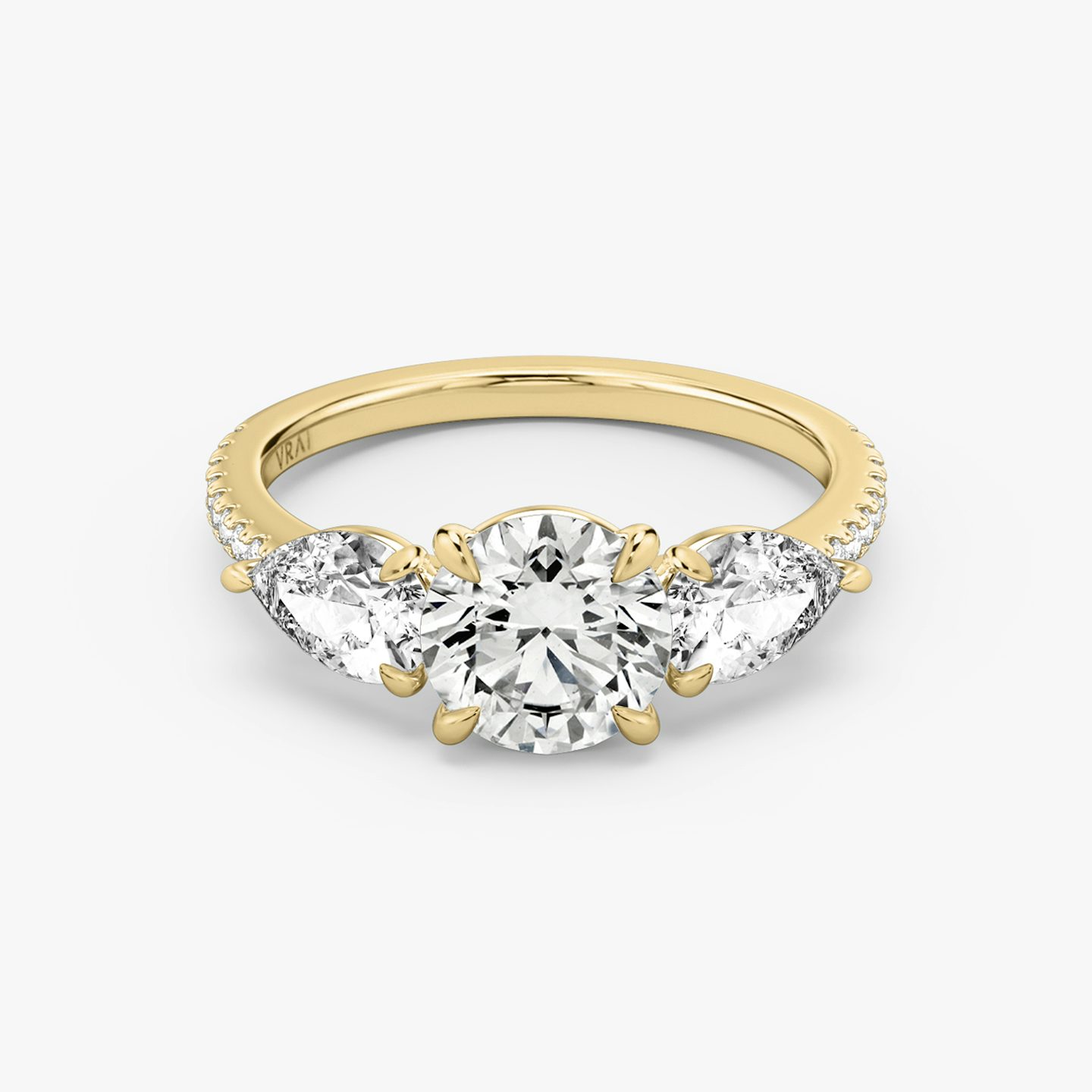 Three Stone | Rund | 18k | Gelbgold | bandAccent: Mit Pavé-Besatz | caratWeight: other | sideStoneCarat: 0.50ct | sideStoneShape: Tropfen | diamondOrientation: vertical