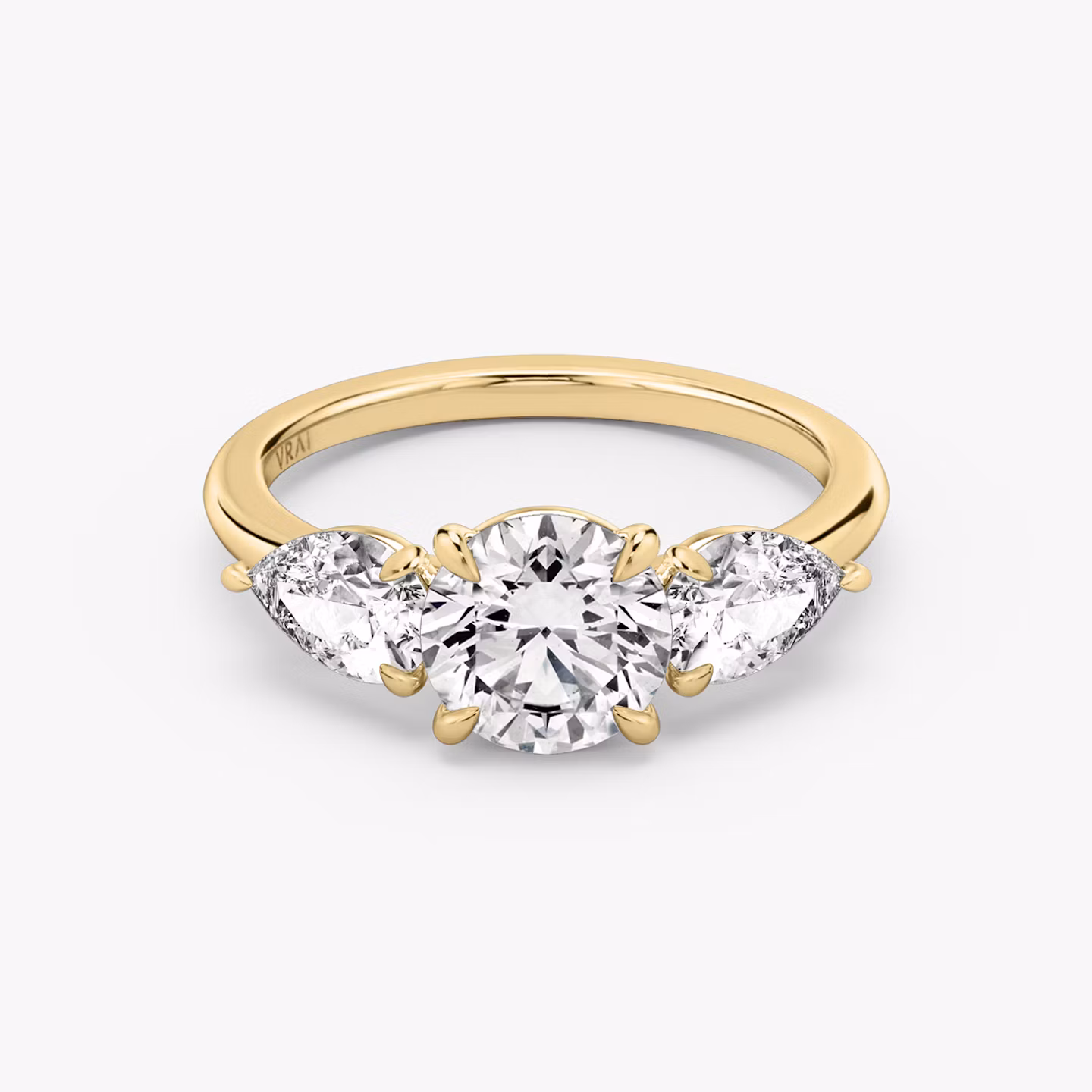 Three Stone | Rund | 18k | Gelbgold | bandAccent: Ohne Pavé-Besatz | caratWeight: other | sideStoneCarat: 0.50ct | sideStoneShape: Tropfen | diamondOrientation: vertical