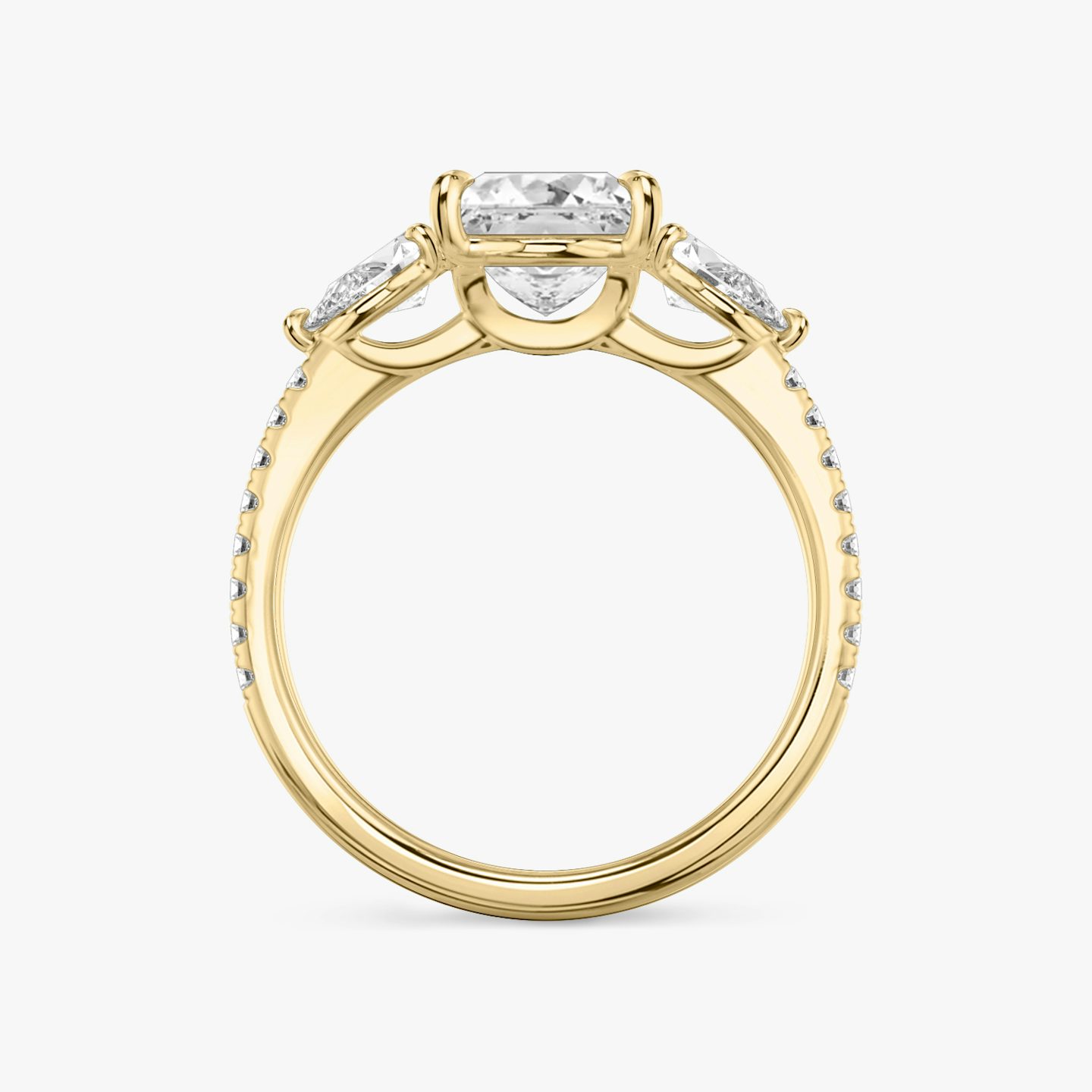 Three Stone | Princess | 18k | Gelbgold | bandAccent: Mit Pavé-Besatz | sideStoneCarat: 0.25ct | sideStoneShape: Tropfen | diamondOrientation: vertical | caratWeight: other