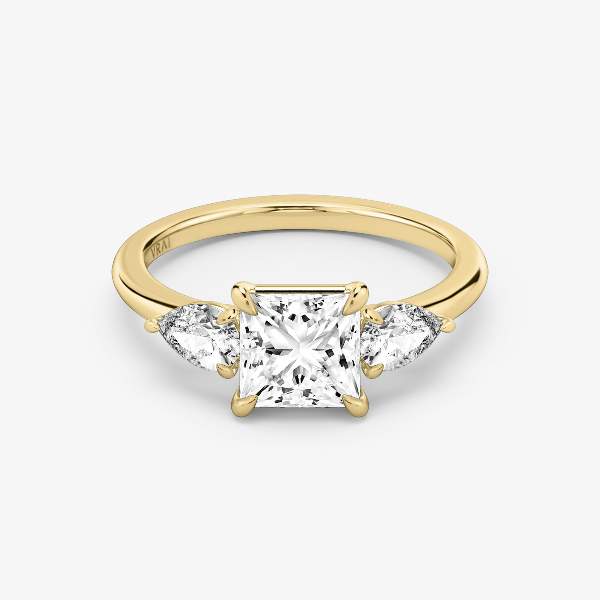 The Three Stone | Princess | 18k | Yellow Gold | bandAccent: Plain | sideStoneCarat: 0.25ct | sideStoneShape: Pear | diamondOrientation: vertical | caratWeight: other