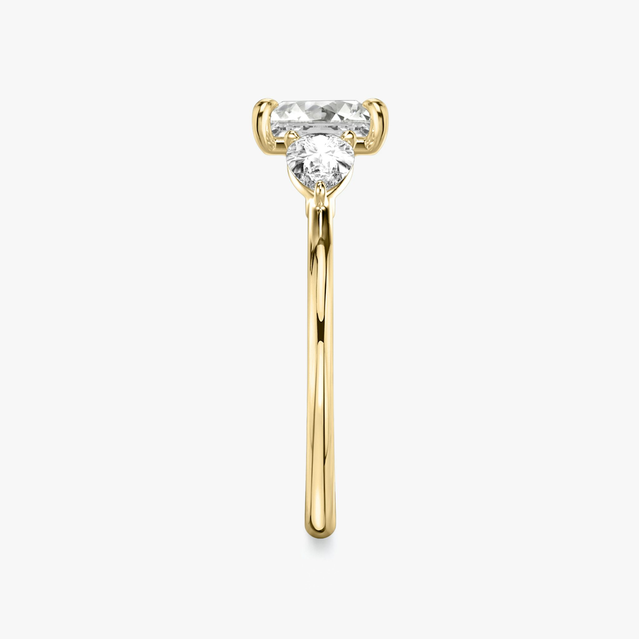 The Three Stone | Princess | 18k | Yellow Gold | bandAccent: Plain | sideStoneCarat: 0.25ct | sideStoneShape: Pear | diamondOrientation: vertical | caratWeight: other