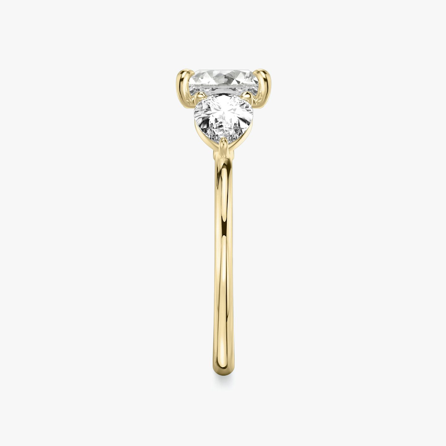 The Three Stone | Princess | 18k | Yellow Gold | bandAccent: Plain | sideStoneCarat: 0.50ct | sideStoneShape: Pear | diamondOrientation: vertical | caratWeight: other