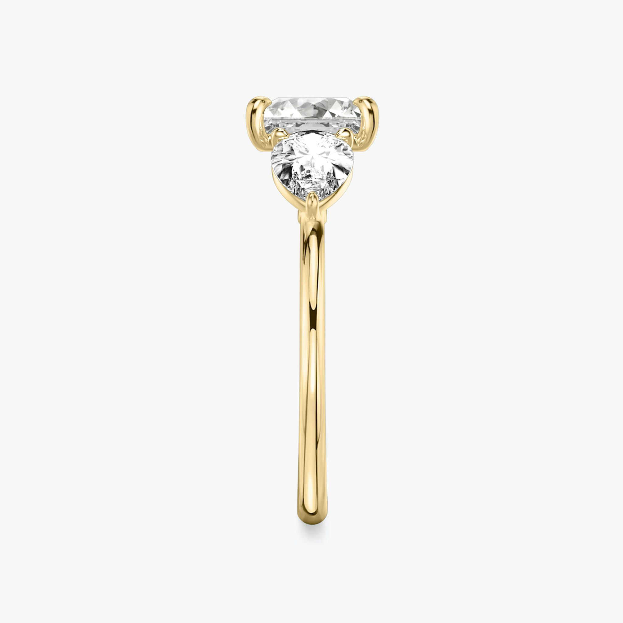 The Three Stone | Princess | 18k | Yellow Gold | bandAccent: Plain | sideStoneCarat: 0.50ct | sideStoneShape: Pear | diamondOrientation: vertical | caratWeight: other