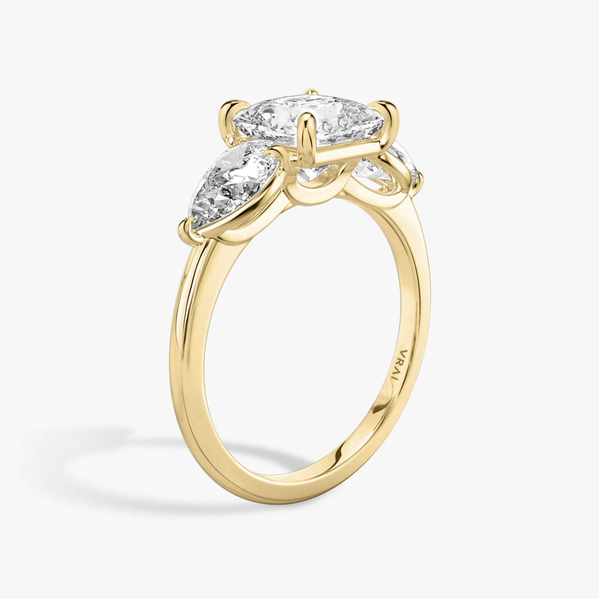 The Three Stone | Princess | 18k | Yellow Gold | bandAccent: Plain | sideStoneCarat: 0.50ct | sideStoneShape: Pear | diamondOrientation: vertical | caratWeight: other