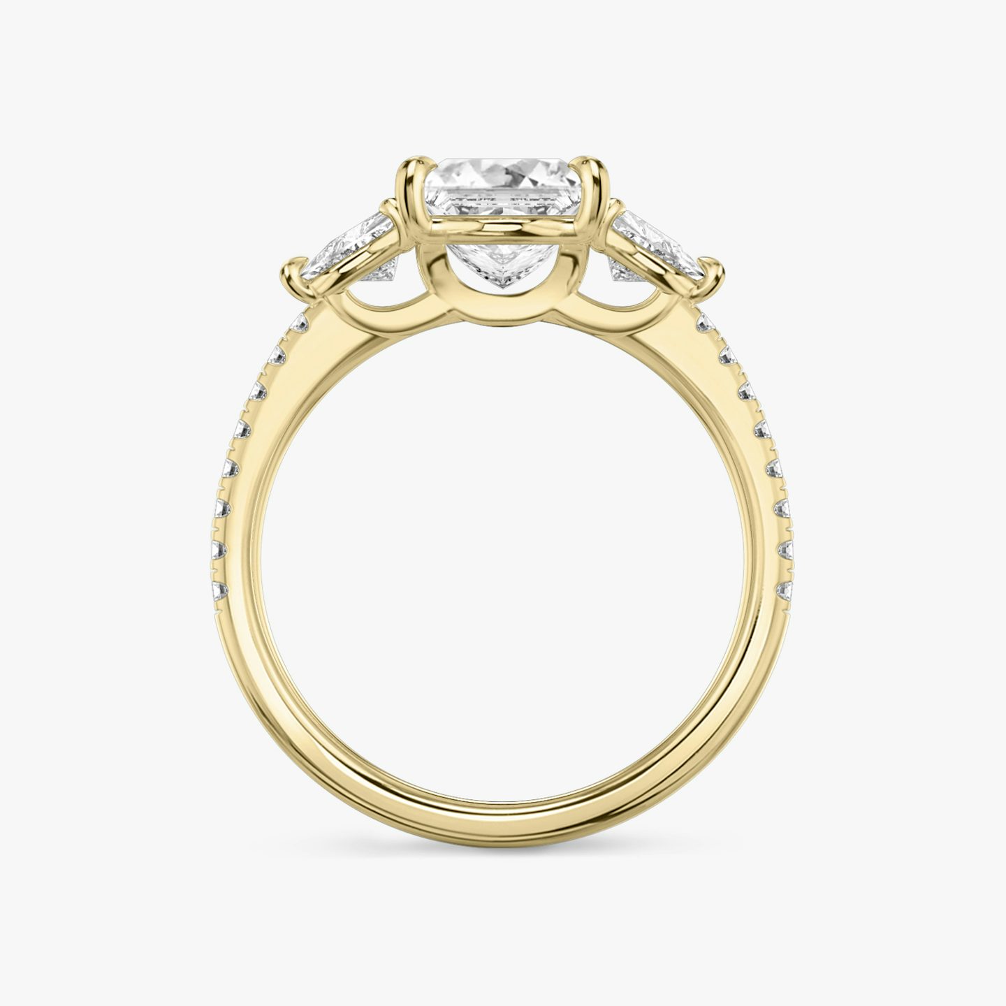 Three Stone | Princess | 18k | Gelbgold | bandAccent: Mit Pavé-Besatz | sideStoneCarat: 0.25ct | sideStoneShape: Trillant | diamondOrientation: vertical | caratWeight: other