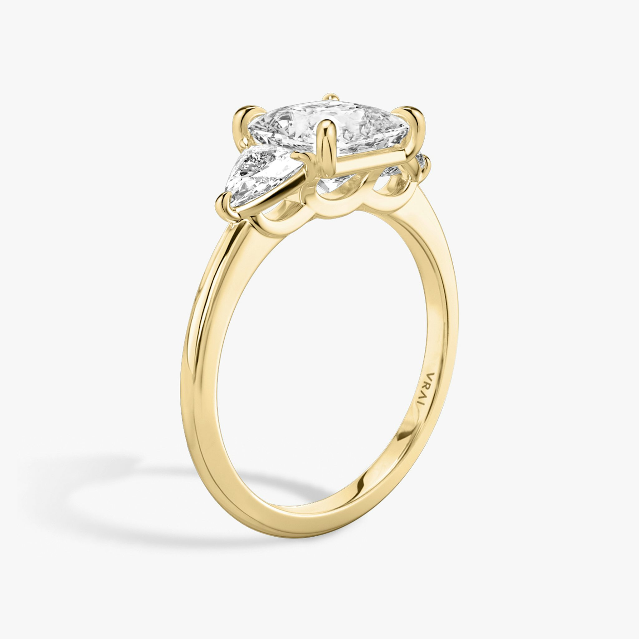 The Three Stone | Princess | 18k | Yellow Gold | bandAccent: Plain | sideStoneCarat: 0.25ct | sideStoneShape: Trillion | diamondOrientation: vertical | caratWeight: other