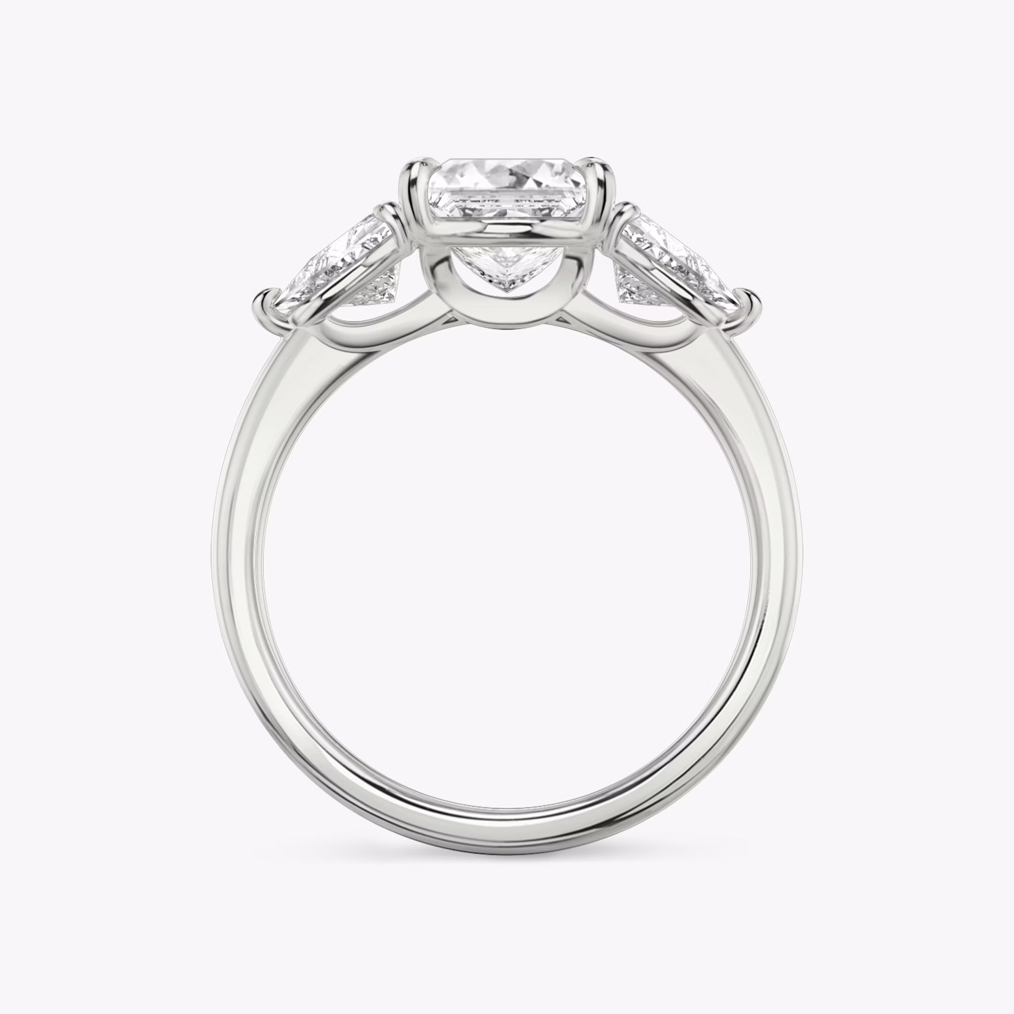 Three Stone | Princess | 18k | Weißgold | bandAccent: Ohne Pavé-Besatz | sideStoneCarat: 0.50ct | sideStoneShape: Trillant | diamondOrientation: vertical | caratWeight: other