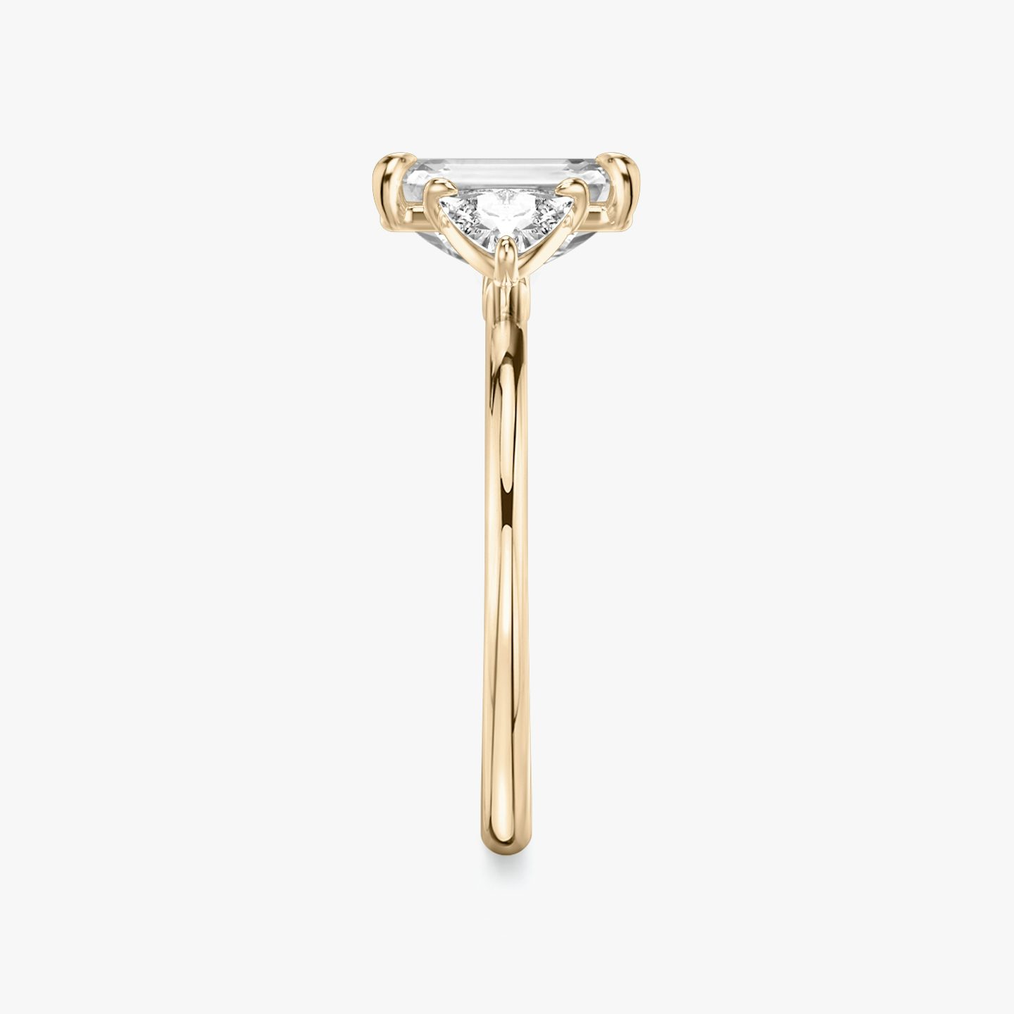 Three Stone | Emerald | 14k | Roségold | bandAccent: Ohne Pavé-Besatz | sideStoneCarat: 0.25ct | sideStoneShape: Trillant | diamondOrientation: vertical | caratWeight: other