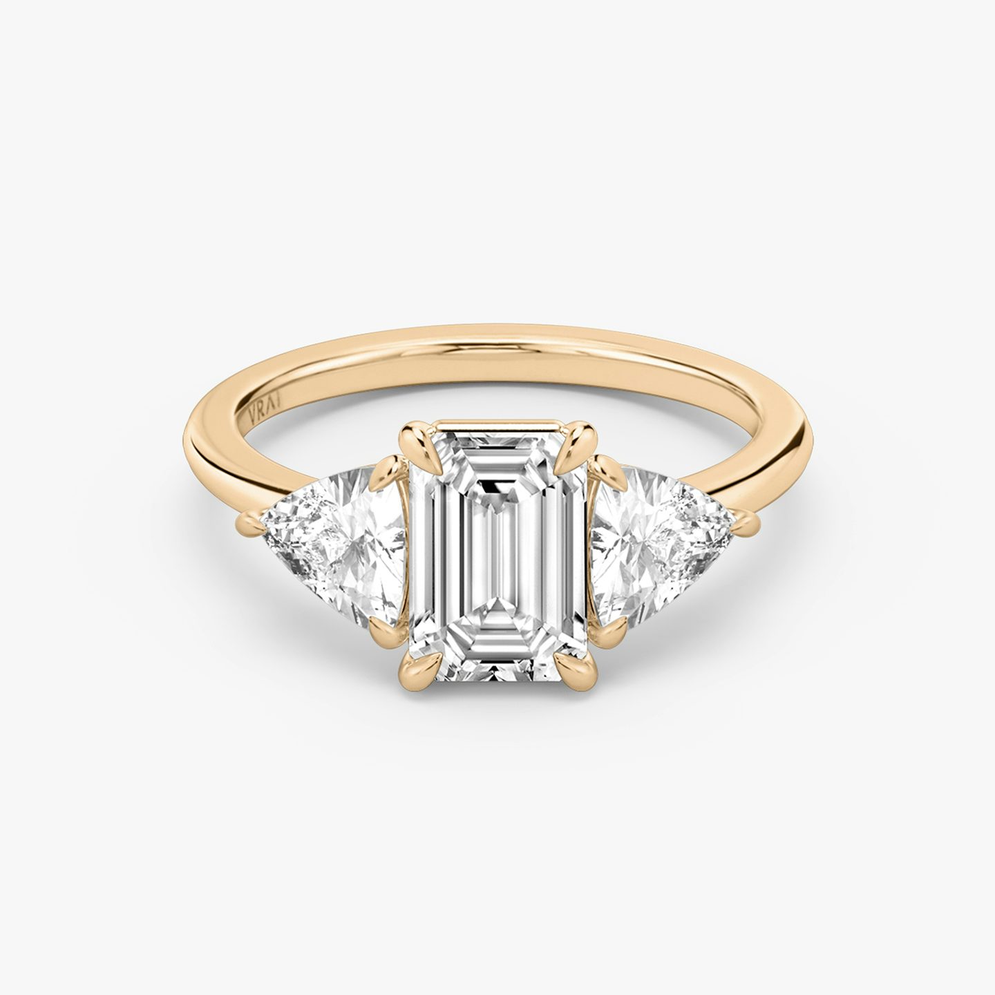 Three Stone | Emerald | 14k | Roségold | bandAccent: Ohne Pavé-Besatz | sideStoneCarat: 0.50ct | sideStoneShape: Trillant | diamondOrientation: vertical | caratWeight: other