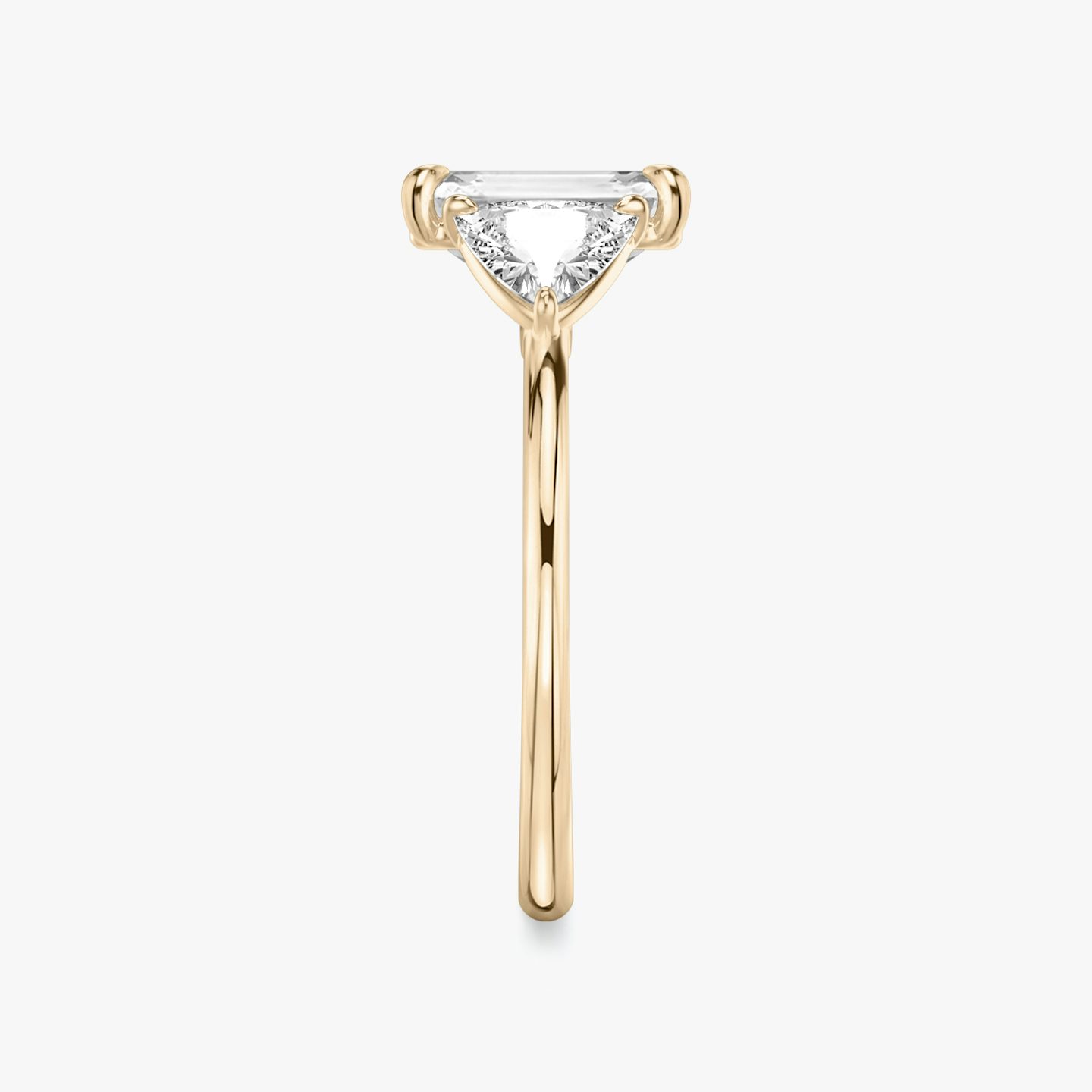 Three Stone | Emerald | 14k | Roségold | bandAccent: Ohne Pavé-Besatz | sideStoneCarat: 0.50ct | sideStoneShape: Trillant | diamondOrientation: vertical | caratWeight: other