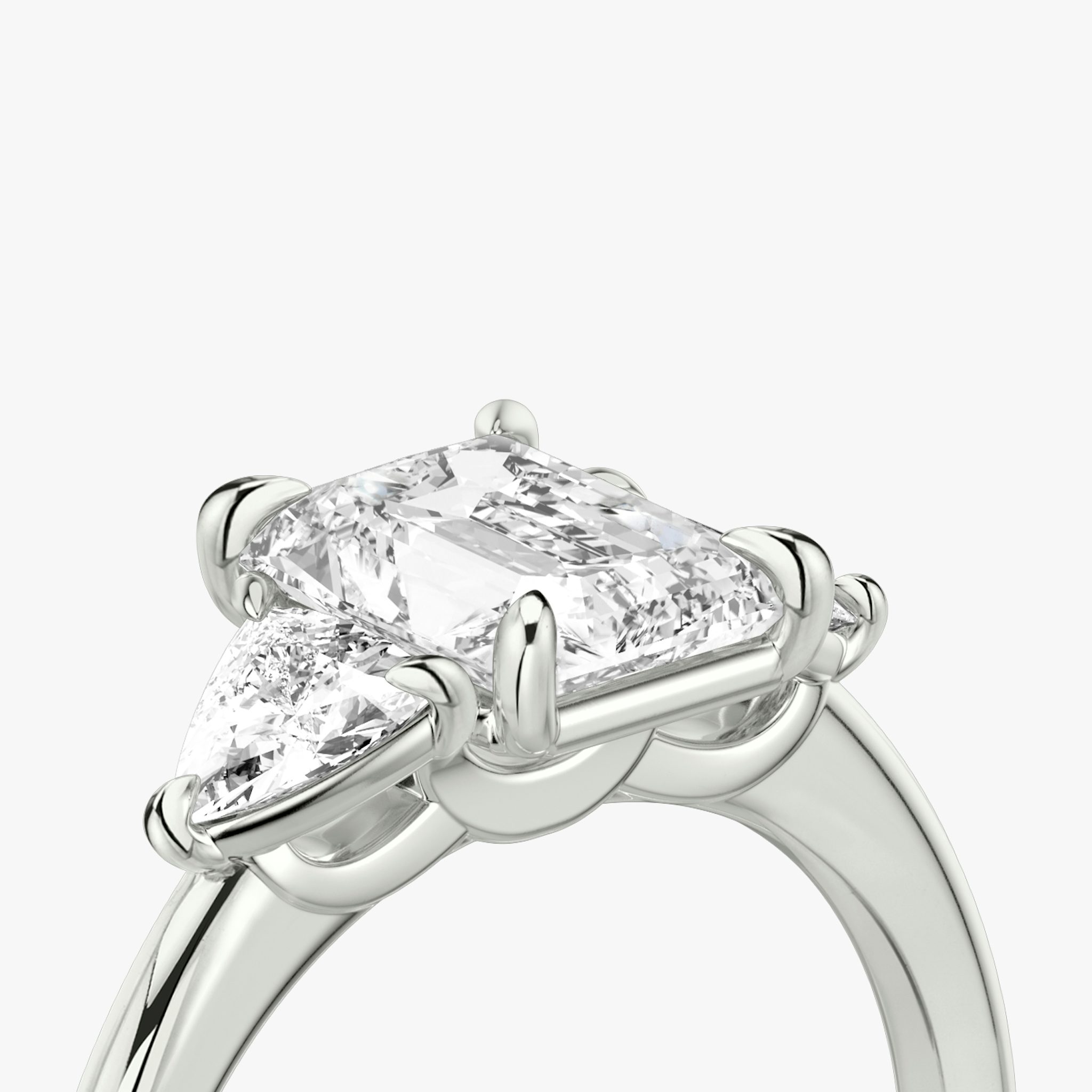 Three Stone | Radiant | Platin | bandAccent: Ohne Pavé-Besatz | sideStoneCarat: 0.25ct | sideStoneShape: Trillant | diamondOrientation: vertical | caratWeight: other