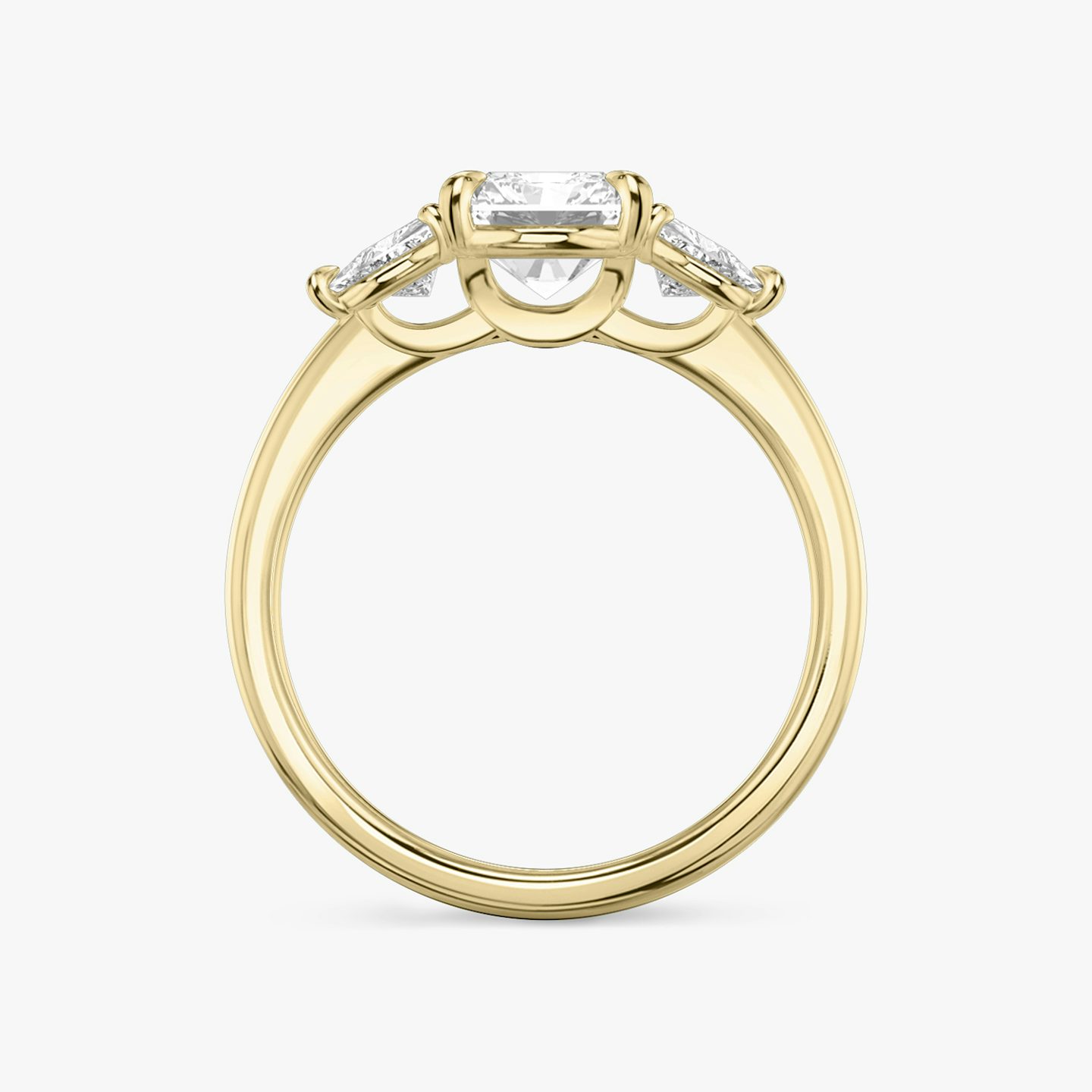 Three Stone | Radiant | 18k | Gelbgold | bandAccent: Ohne Pavé-Besatz | sideStoneCarat: 0.25ct | sideStoneShape: Trillant | diamondOrientation: vertical | caratWeight: other