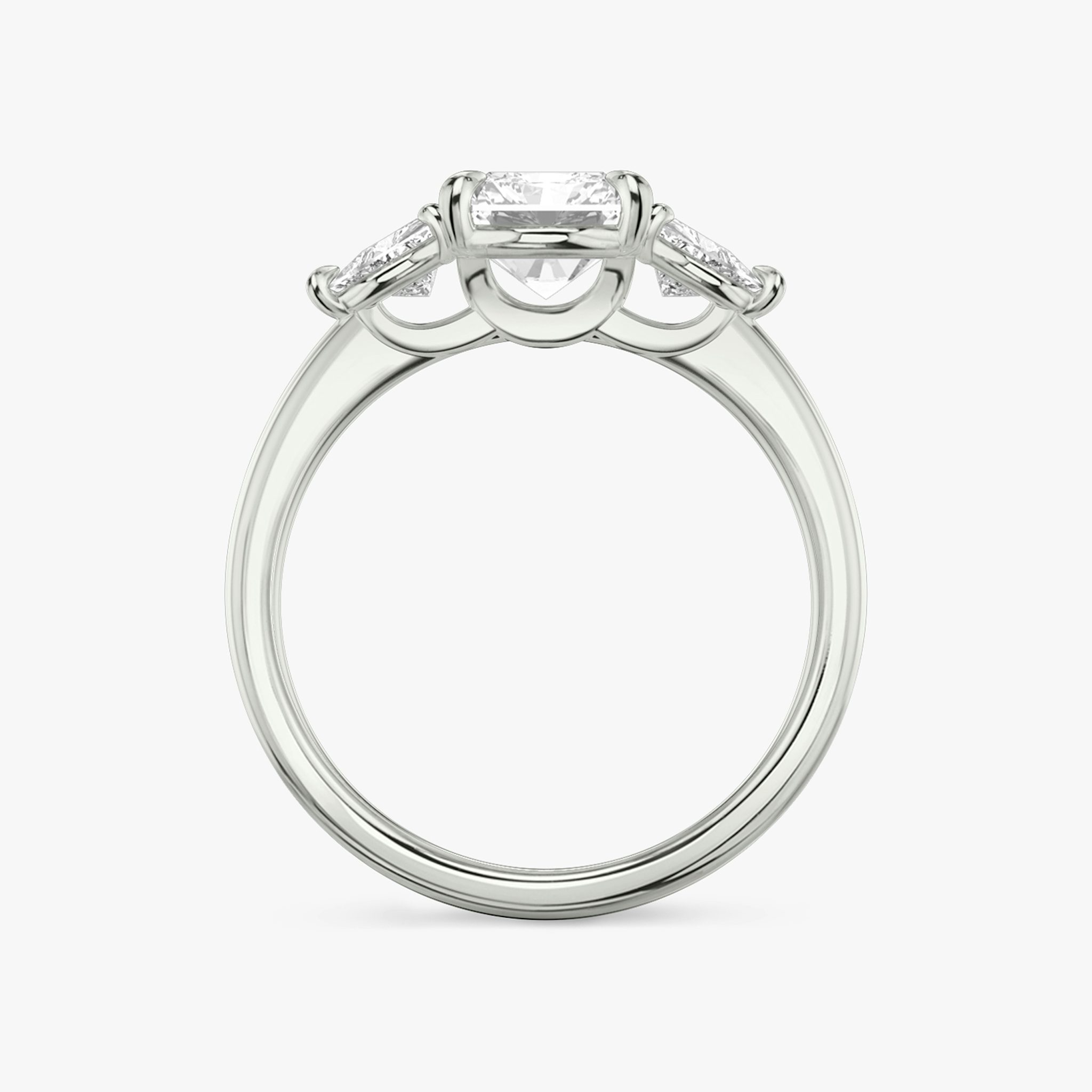 Three Stone | Radiant | Platin | bandAccent: Ohne Pavé-Besatz | sideStoneCarat: 0.25ct | sideStoneShape: Trillant | diamondOrientation: vertical | caratWeight: other