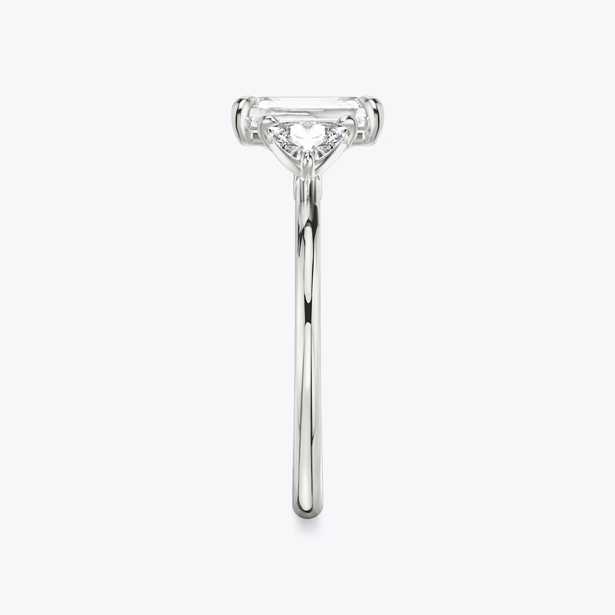 Three Stone | Radiant | Platin | bandAccent: Ohne Pavé-Besatz | sideStoneCarat: 0.25ct | sideStoneShape: Trillant | diamondOrientation: vertical | caratWeight: other