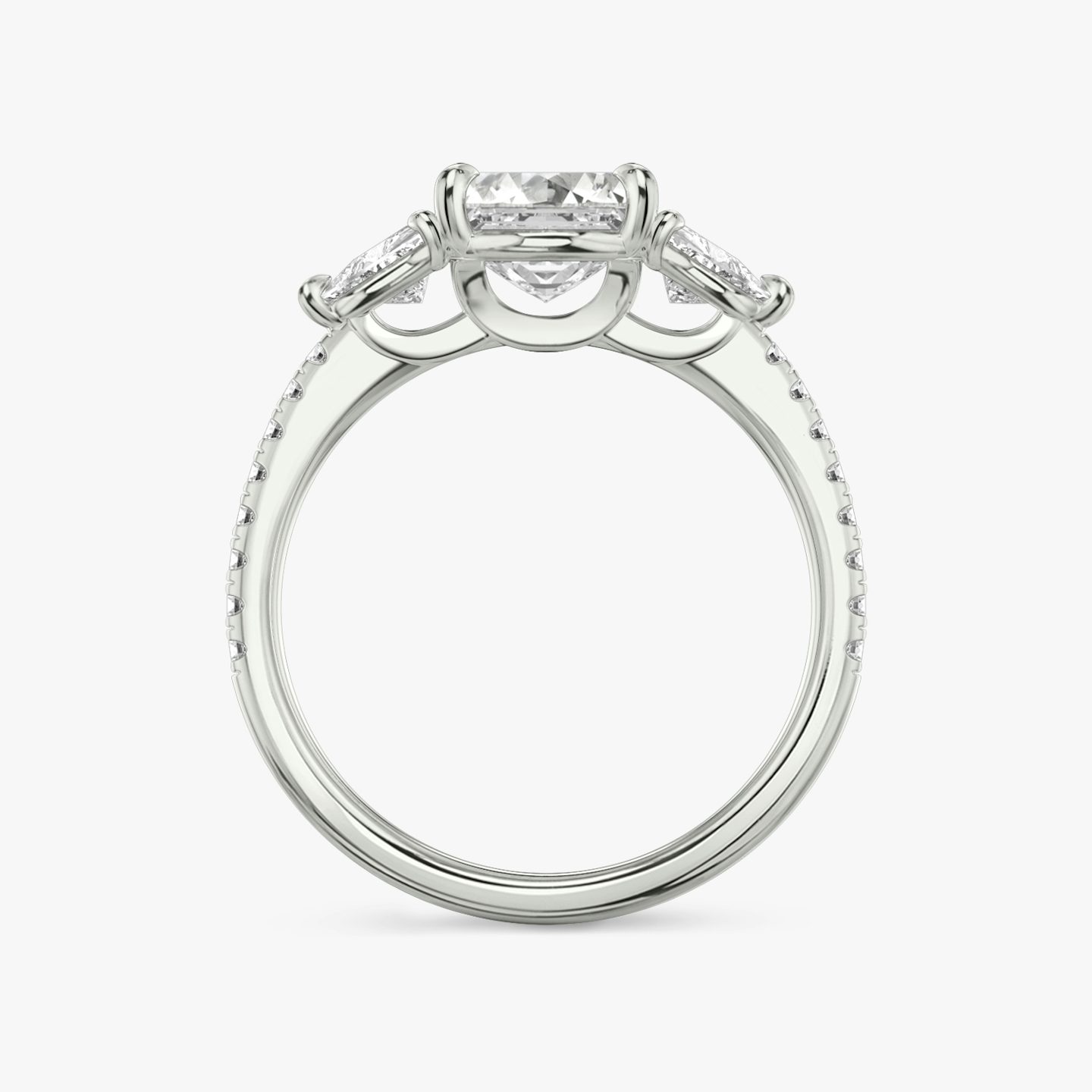 Three Stone | Asscher | 18k | Weißgold | bandAccent: Mit Pavé-Besatz | sideStoneCarat: 0.25ct | sideStoneShape: Trillant | diamondOrientation: vertical | caratWeight: other
