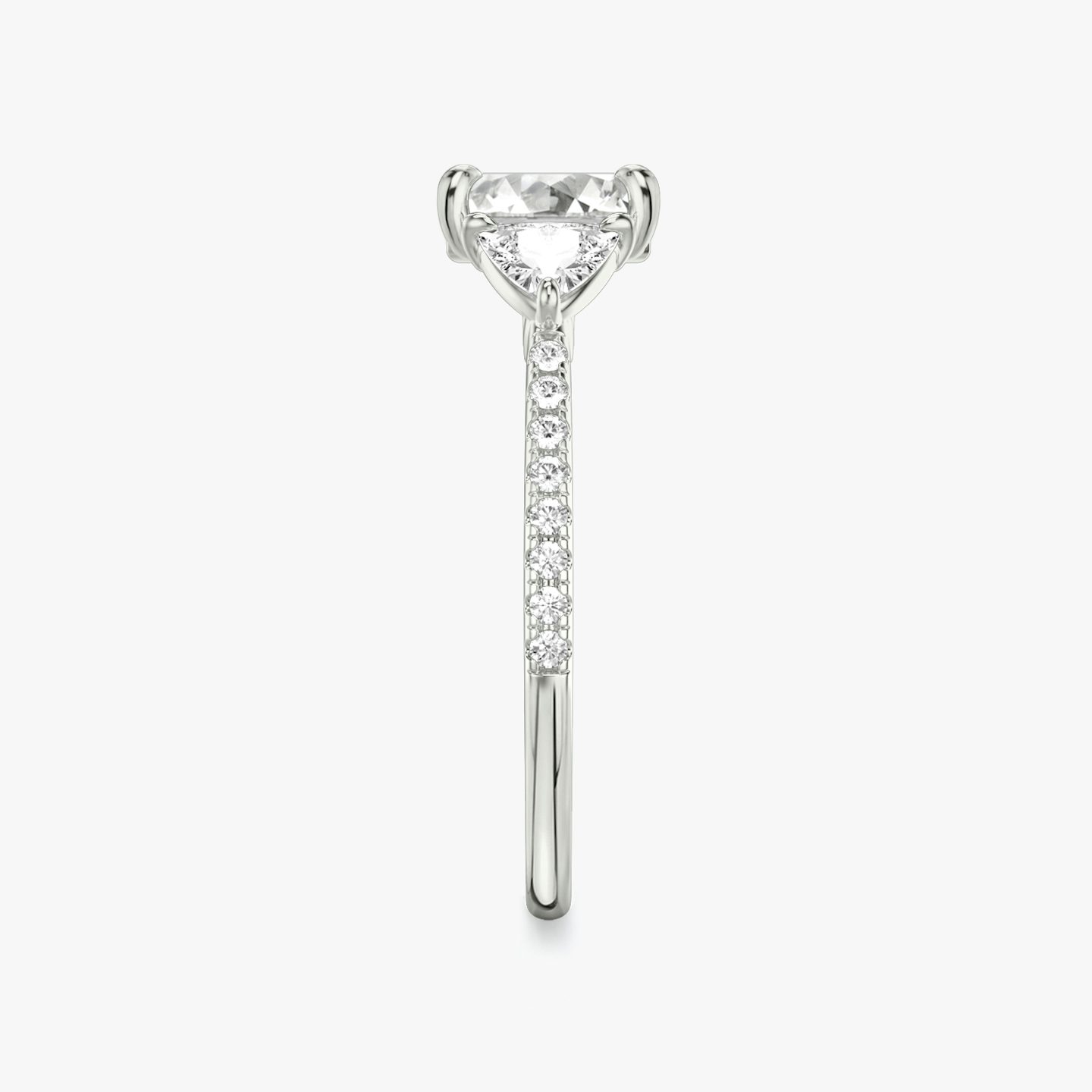 Three Stone | Asscher | 18k | Weißgold | bandAccent: Mit Pavé-Besatz | sideStoneCarat: 0.25ct | sideStoneShape: Trillant | diamondOrientation: vertical | caratWeight: other