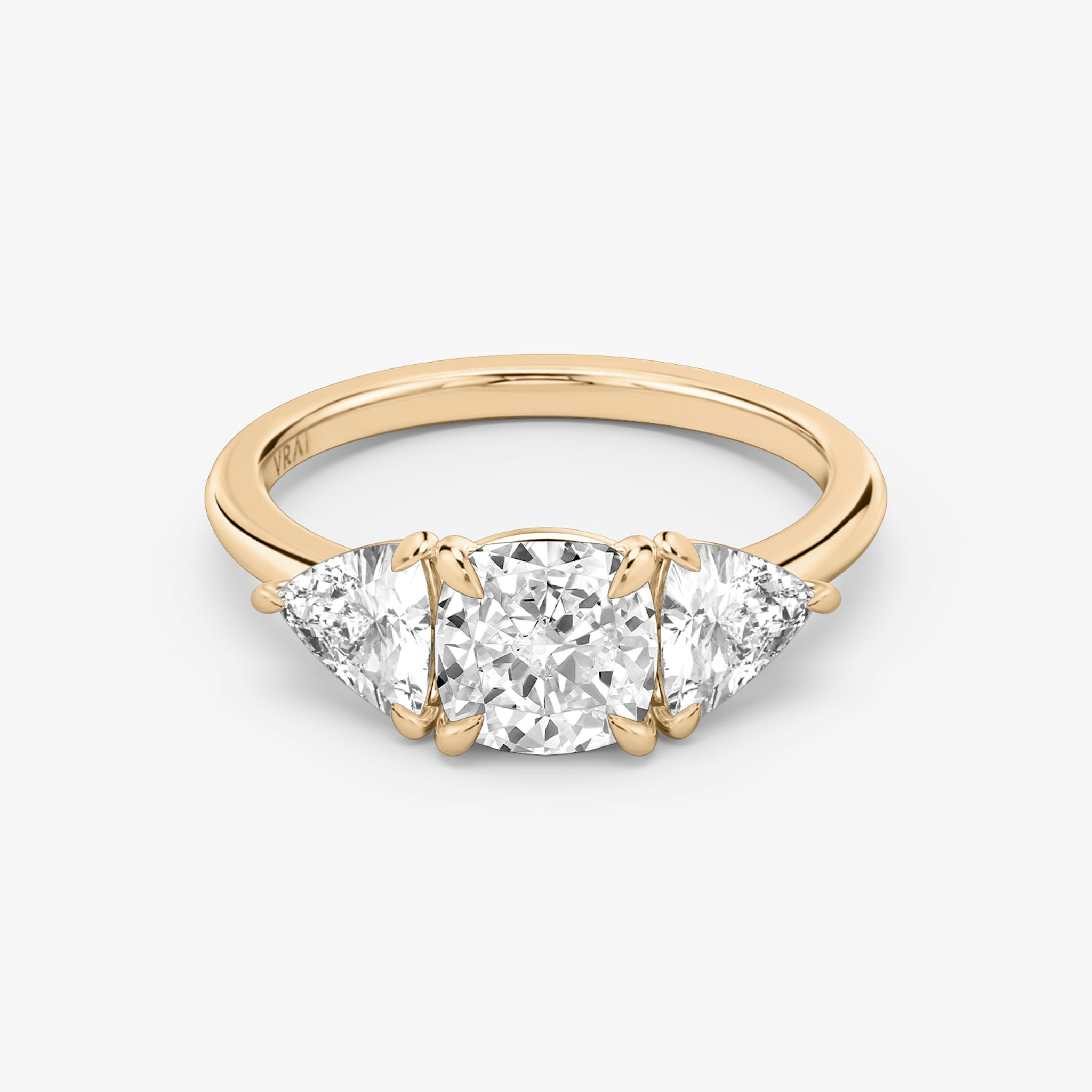 Three Stone | Cushion | 14k | Roségold | bandAccent: Ohne Pavé-Besatz | sideStoneCarat: 0.50ct | sideStoneShape: Trillant | diamondOrientation: vertical | caratWeight: other