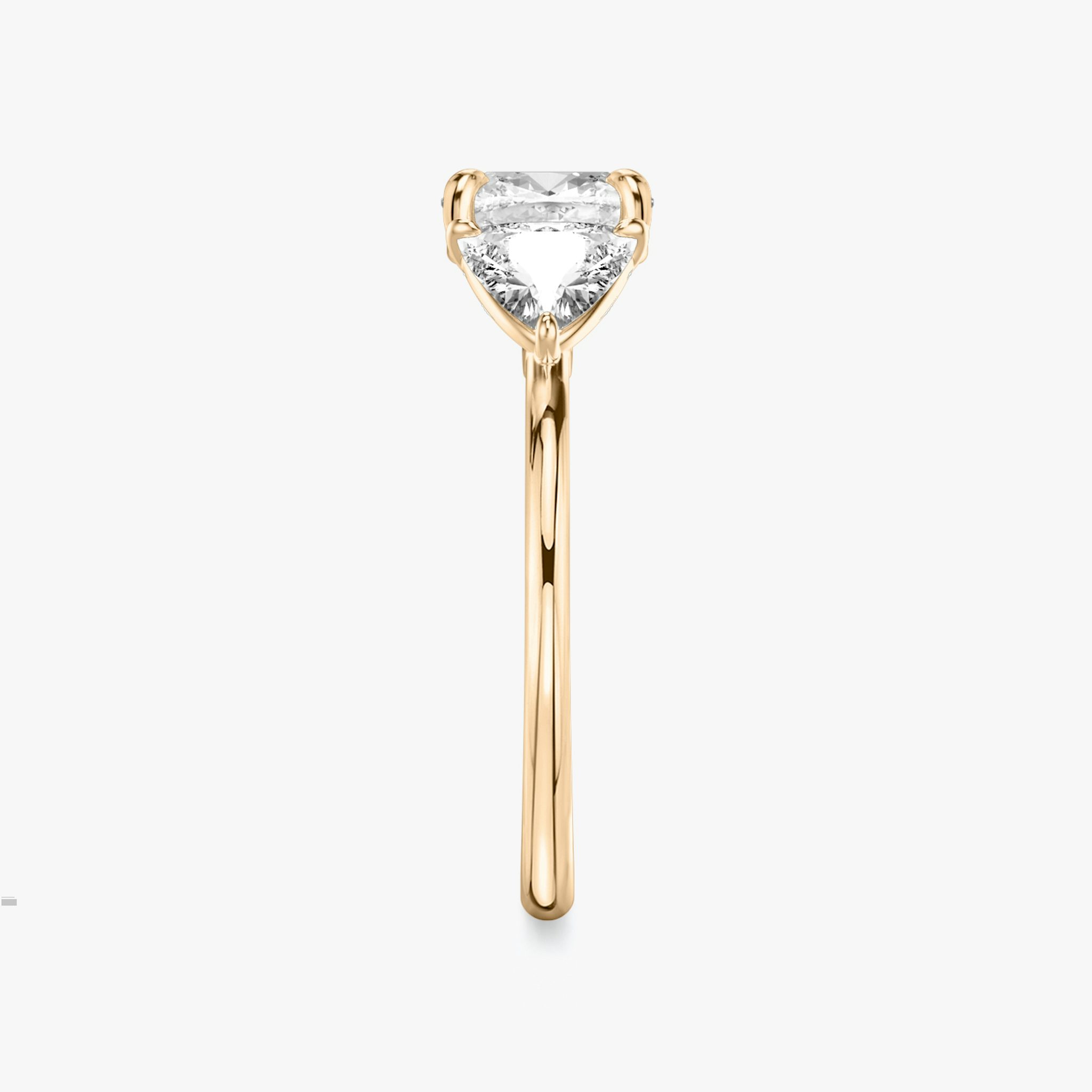 Three Stone | Cushion | 14k | Roségold | bandAccent: Ohne Pavé-Besatz | sideStoneCarat: 0.50ct | sideStoneShape: Trillant | diamondOrientation: vertical | caratWeight: other
