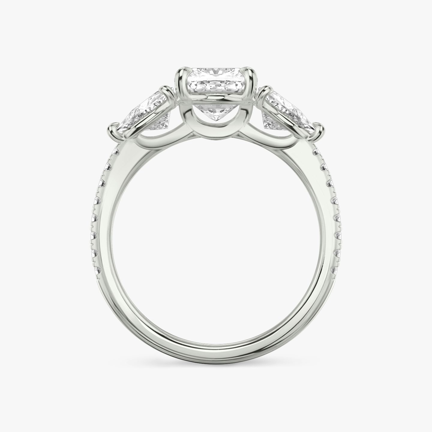 Three Stone | Cushion | Platin | bandAccent: Mit Pavé-Besatz | sideStoneCarat: 0.50ct | sideStoneShape: Trillant | diamondOrientation: vertical | caratWeight: other