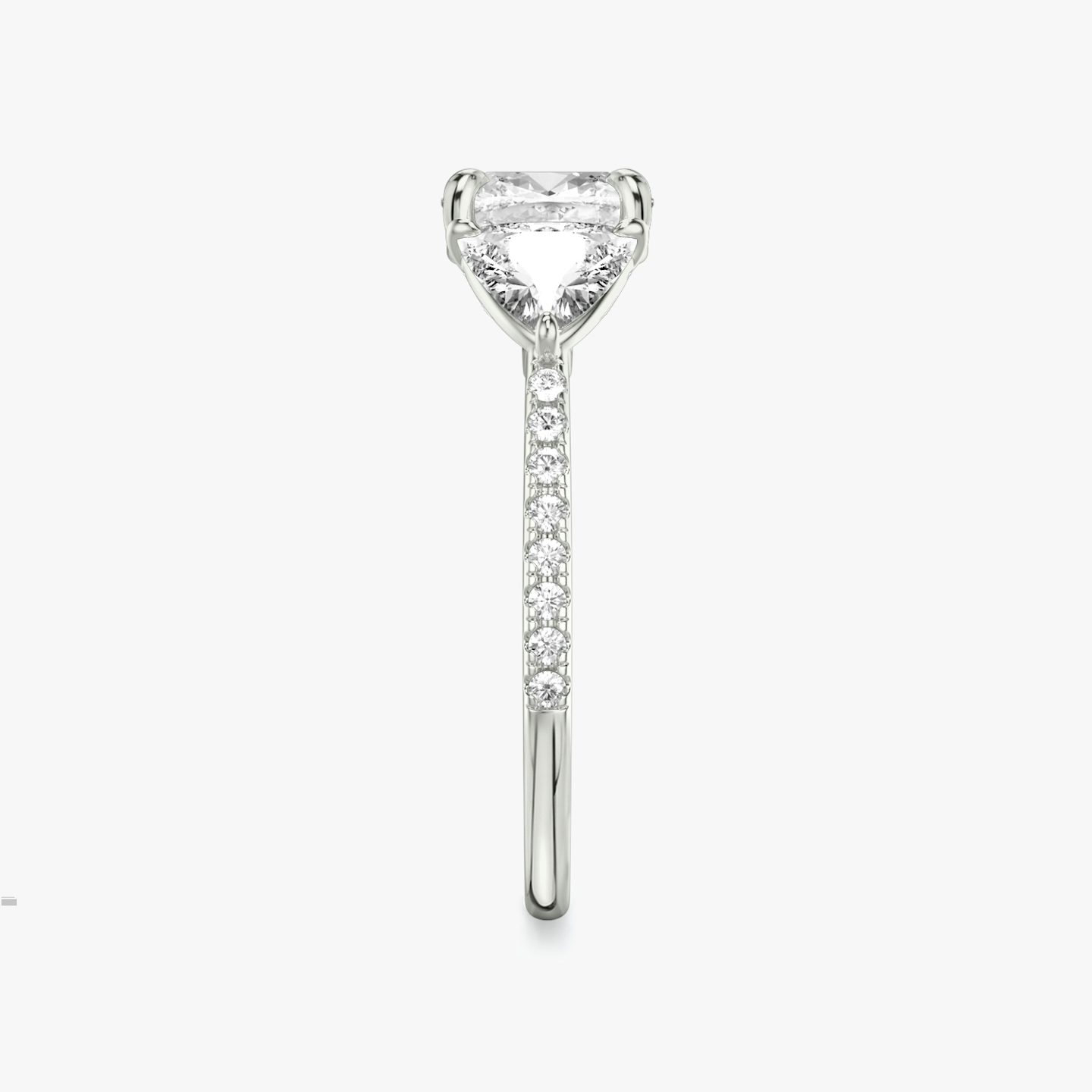Three Stone | Cushion | Platin | bandAccent: Mit Pavé-Besatz | sideStoneCarat: 0.50ct | sideStoneShape: Trillant | diamondOrientation: vertical | caratWeight: other