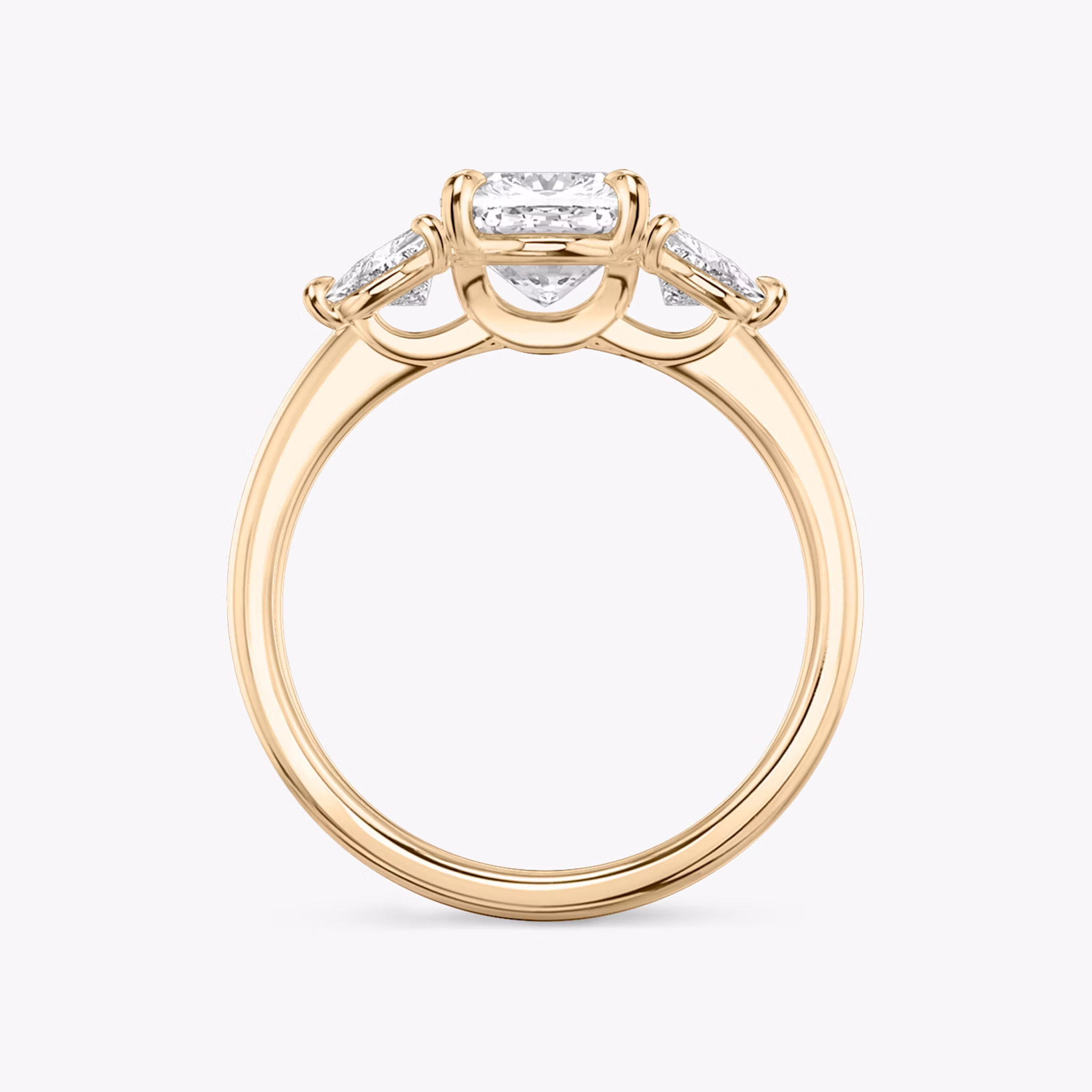 Anillo de compromiso Three Stone | Cojín | 14k | Oro rosa | bandAccent: Simple | sideStoneCarat: 0.25ct | sideStoneShape: Trillón | diamondOrientation: vertical | caratWeight: other
