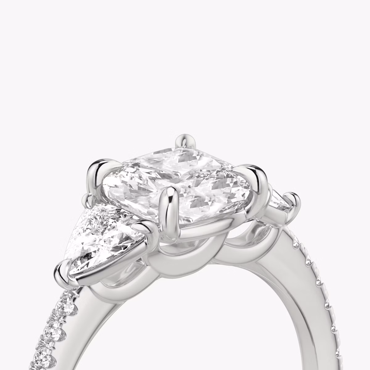 Anillo de compromiso Three Stone | Cojín | Platino | bandAccent: Pavé | sideStoneCarat: 0.25ct | sideStoneShape: Trillón | diamondOrientation: vertical | caratWeight: other