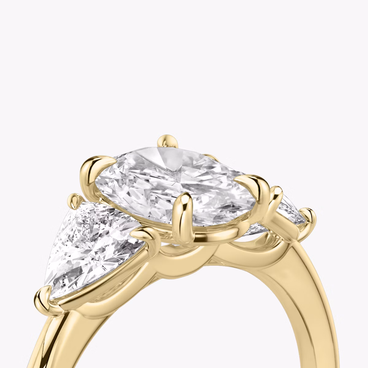 Three Stone | Oval | 18k | Gelbgold | bandAccent: Ohne Pavé-Besatz | sideStoneCarat: 0.50ct | sideStoneShape: Trillant | diamondOrientation: vertical | caratWeight: other