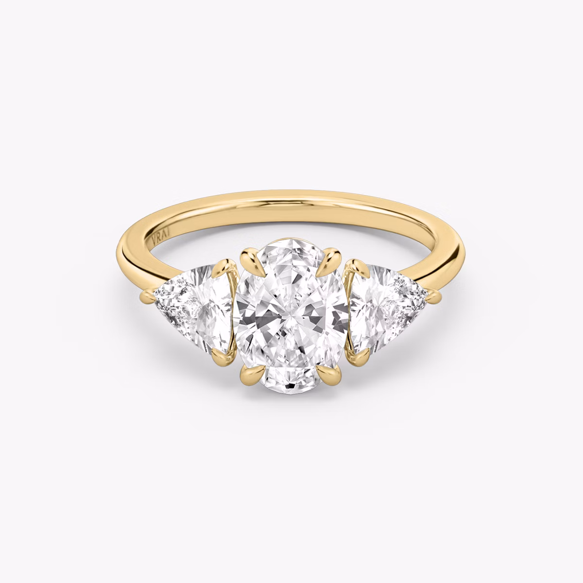 Three Stone | Oval | 18k | Gelbgold | bandAccent: Ohne Pavé-Besatz | sideStoneCarat: 0.50ct | sideStoneShape: Trillant | diamondOrientation: vertical | caratWeight: other
