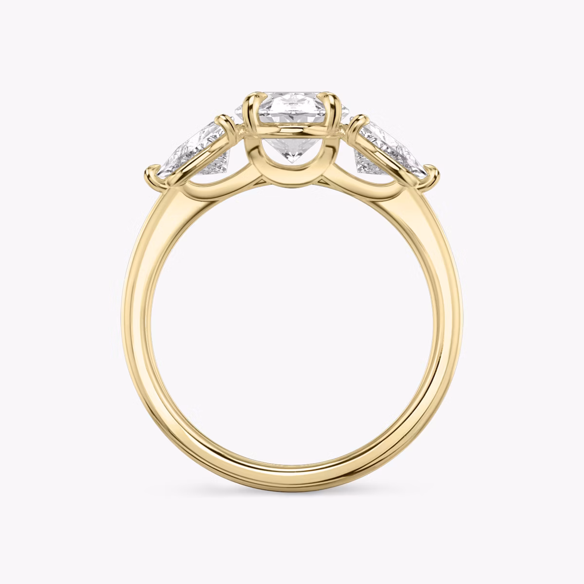 Three Stone | Oval | 18k | Gelbgold | bandAccent: Ohne Pavé-Besatz | sideStoneCarat: 0.50ct | sideStoneShape: Trillant | diamondOrientation: vertical | caratWeight: other