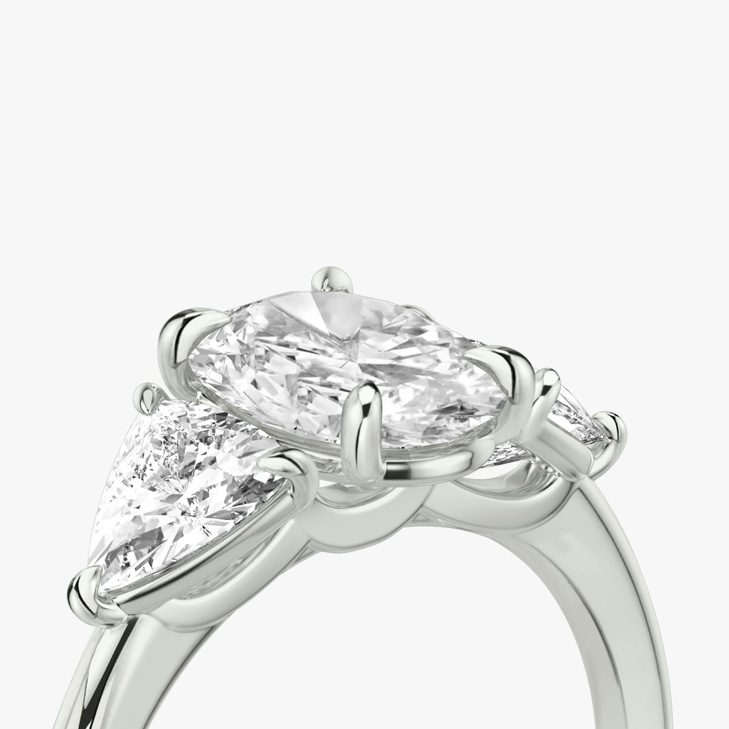 Three Stone | Oval | Platin | bandAccent: Ohne Pavé-Besatz | sideStoneCarat: 0.50ct | sideStoneShape: Trillant | diamondOrientation: vertical | caratWeight: other