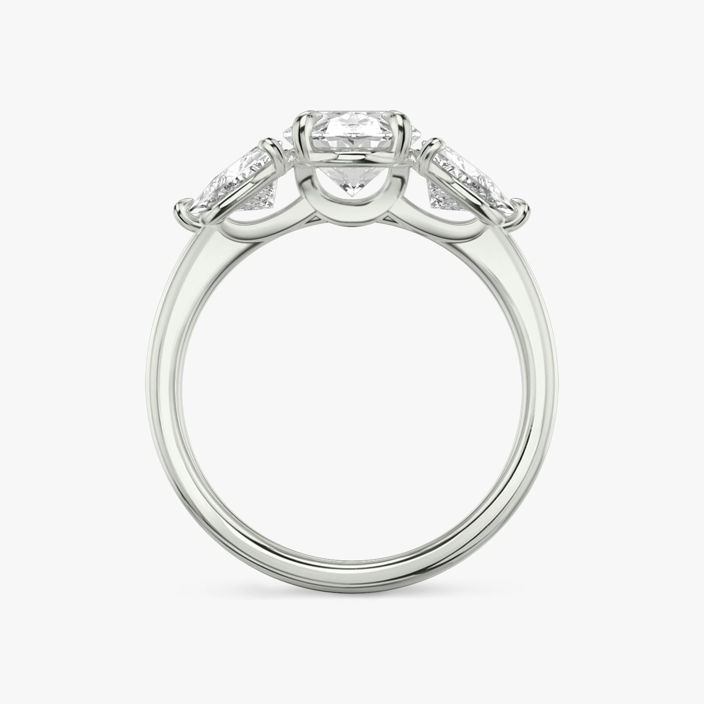 Three Stone | Oval | Platin | bandAccent: Ohne Pavé-Besatz | sideStoneCarat: 0.50ct | sideStoneShape: Trillant | diamondOrientation: vertical | caratWeight: other