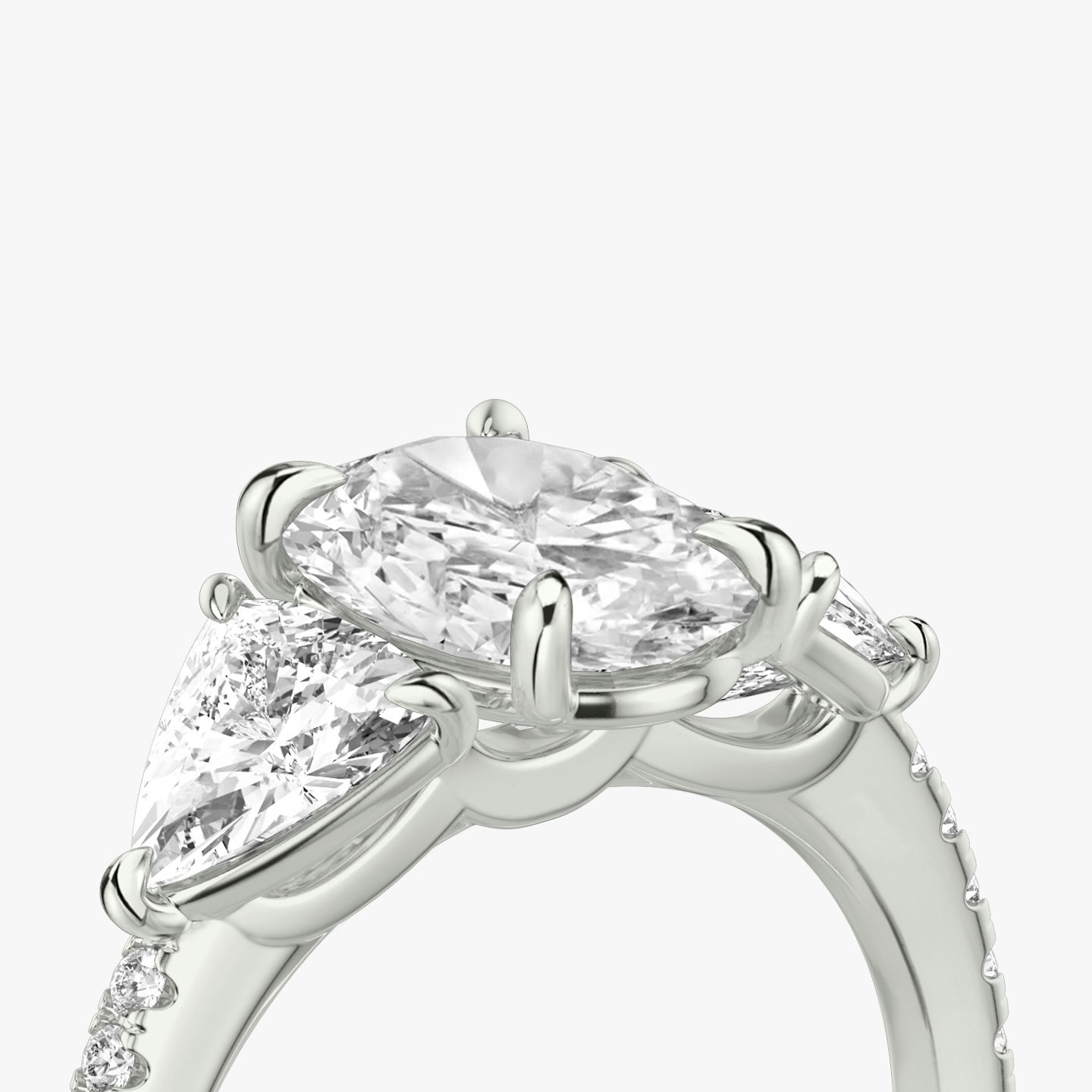 Three Stone | Oval | 18k | Weißgold | bandAccent: Mit Pavé-Besatz | sideStoneCarat: 0.50ct | sideStoneShape: Trillant | diamondOrientation: vertical | caratWeight: other