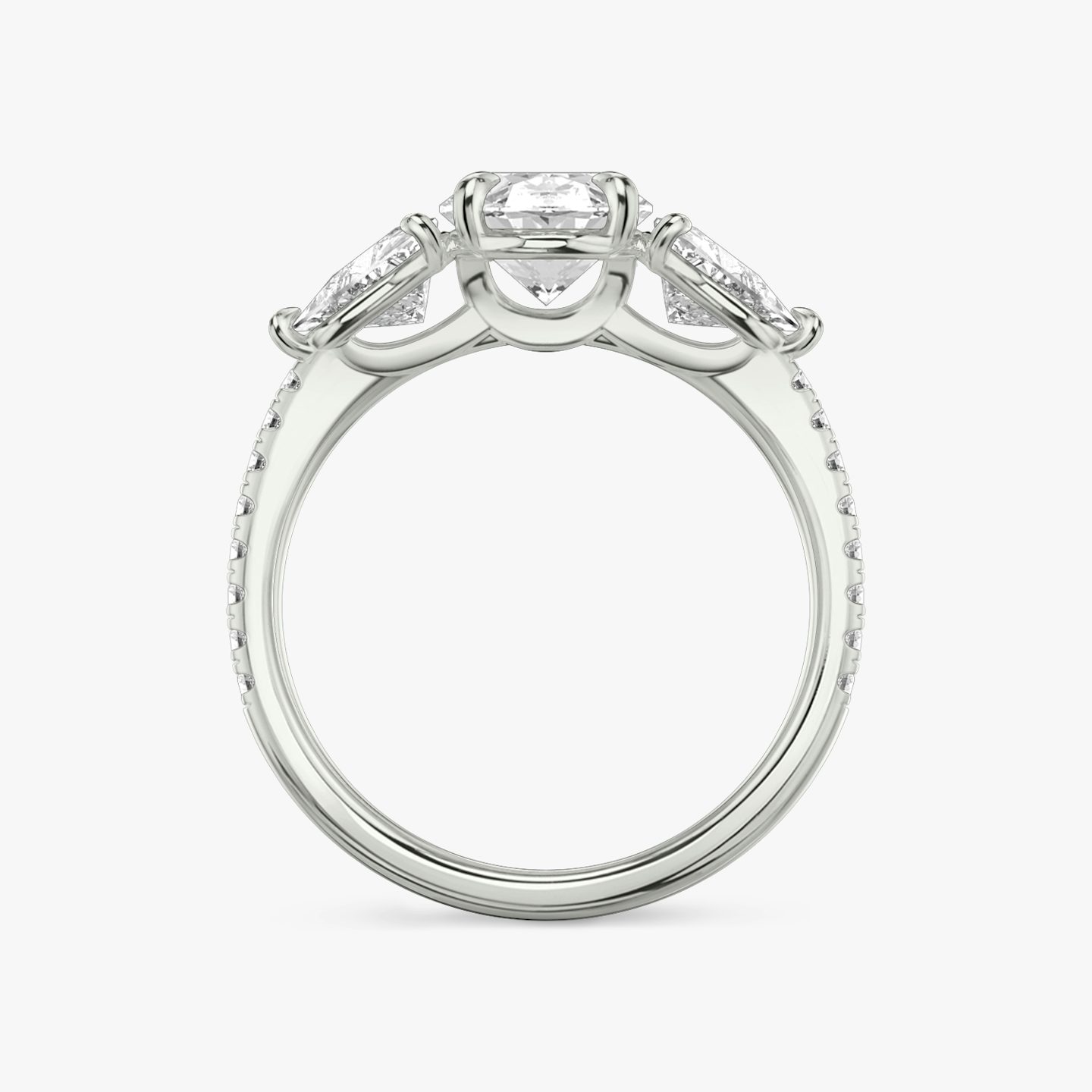 Three Stone | Oval | 18k | Weißgold | bandAccent: Mit Pavé-Besatz | sideStoneCarat: 0.50ct | sideStoneShape: Trillant | diamondOrientation: vertical | caratWeight: other
