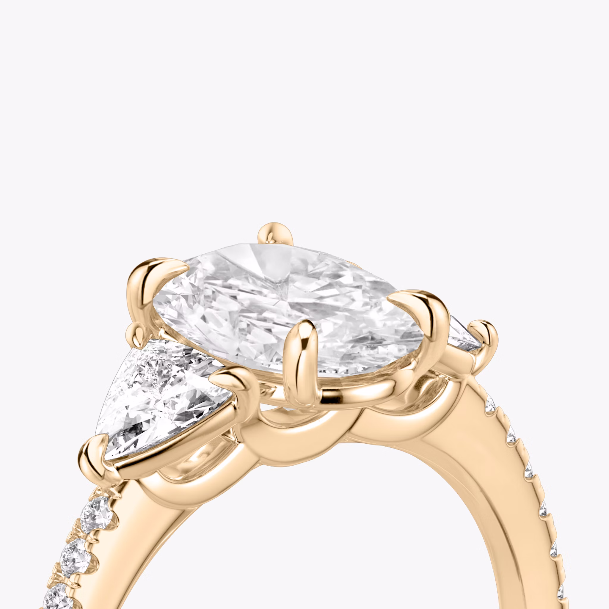Three Stone | Oval | 14k | Roségold | bandAccent: Mit Pavé-Besatz | sideStoneCarat: 0.25ct | sideStoneShape: Trillant | diamondOrientation: vertical | caratWeight: other