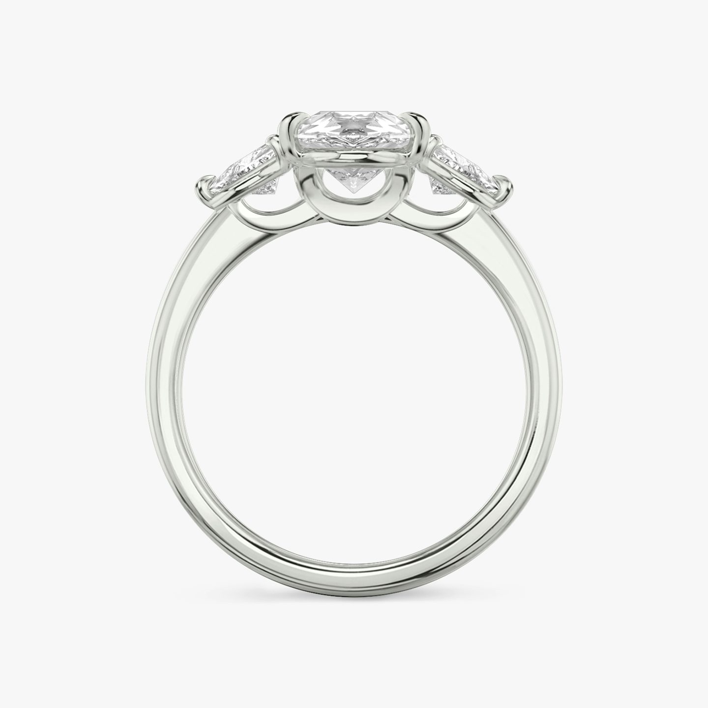 Bague de fiançailles Three Stone | Poire | Platine | bandAccent: Simple | sideStoneCarat: 0.25ct | sideStoneShape: Trillion | diamondOrientation: vertical | caratWeight: other