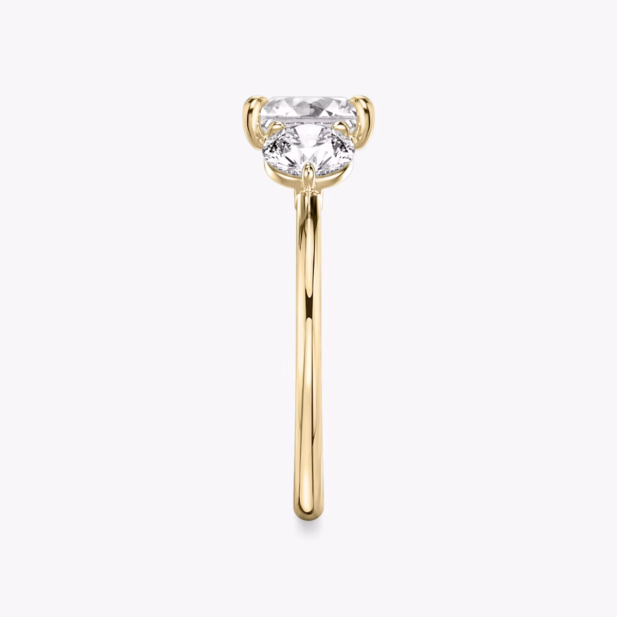 Three Stone | Princess | 18k | Gelbgold | bandAccent: Ohne Pavé-Besatz | sideStoneCarat: 0.50ct | sideStoneShape: Rund | diamondOrientation: vertical | caratWeight: other