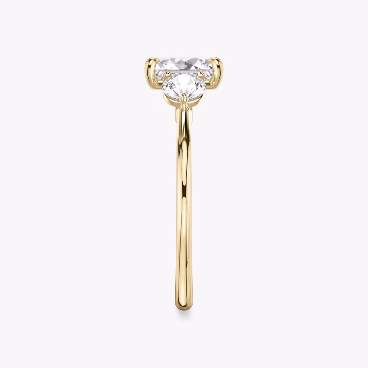 Three Stone | Princess | 18k | Gelbgold | bandAccent: Ohne Pavé-Besatz | sideStoneCarat: 0.25ct | sideStoneShape: Rund | diamondOrientation: vertical | caratWeight: other